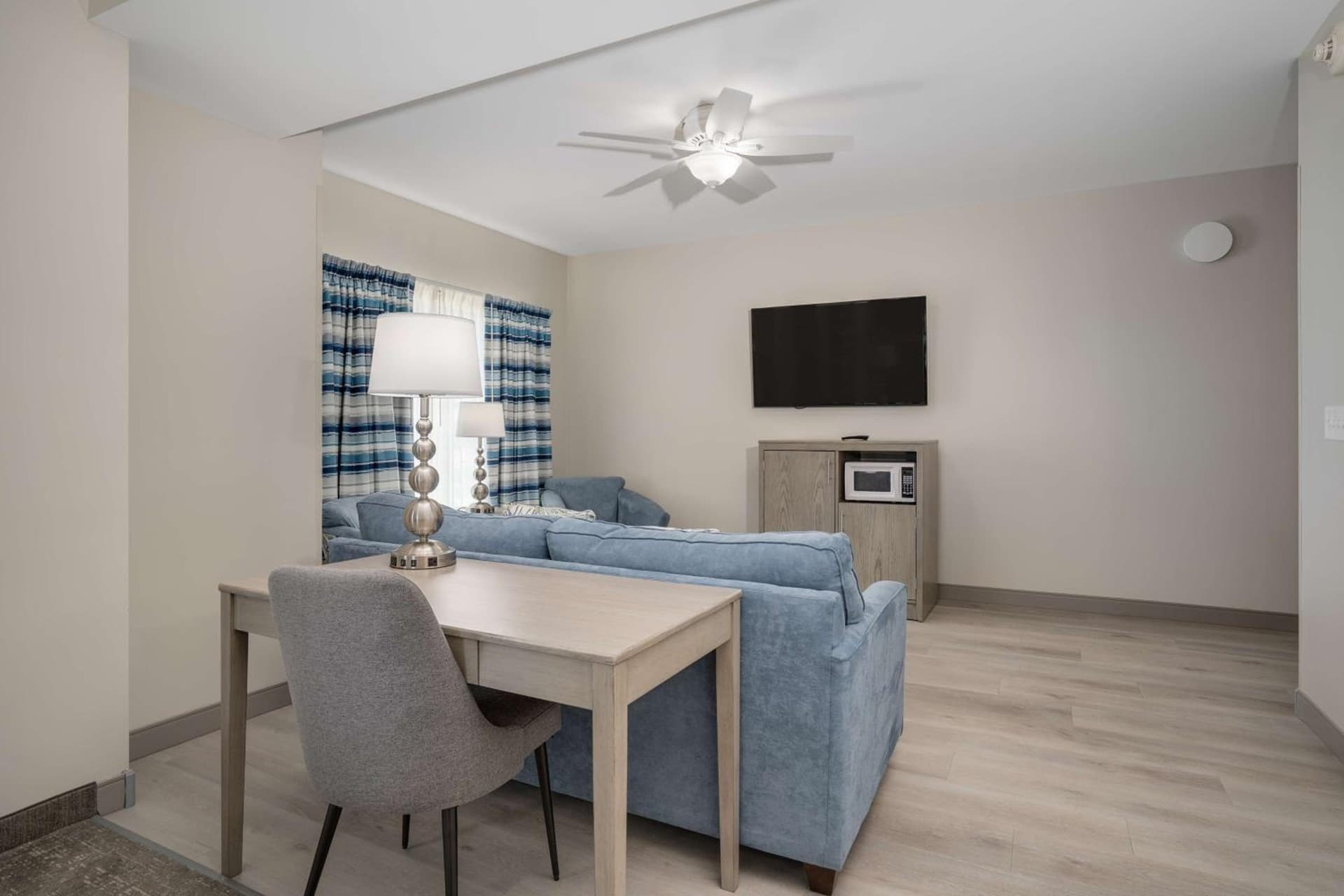 Lighthouse Suites - Best Western Signature Collection gallery photo in Emerald Isle, NC — image 11