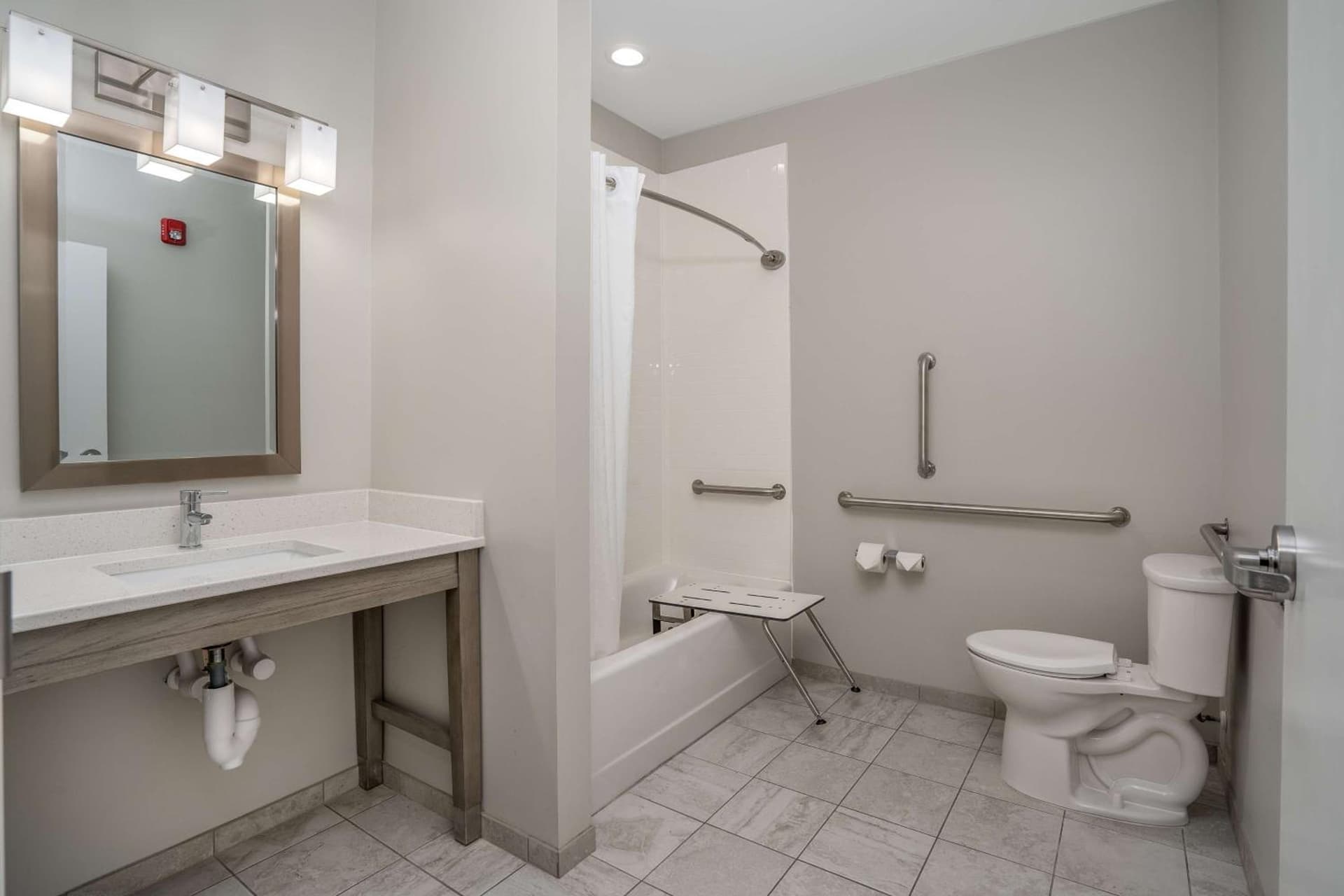Lighthouse Suites - Best Western Signature Collection gallery photo in Emerald Isle, NC — image 22
