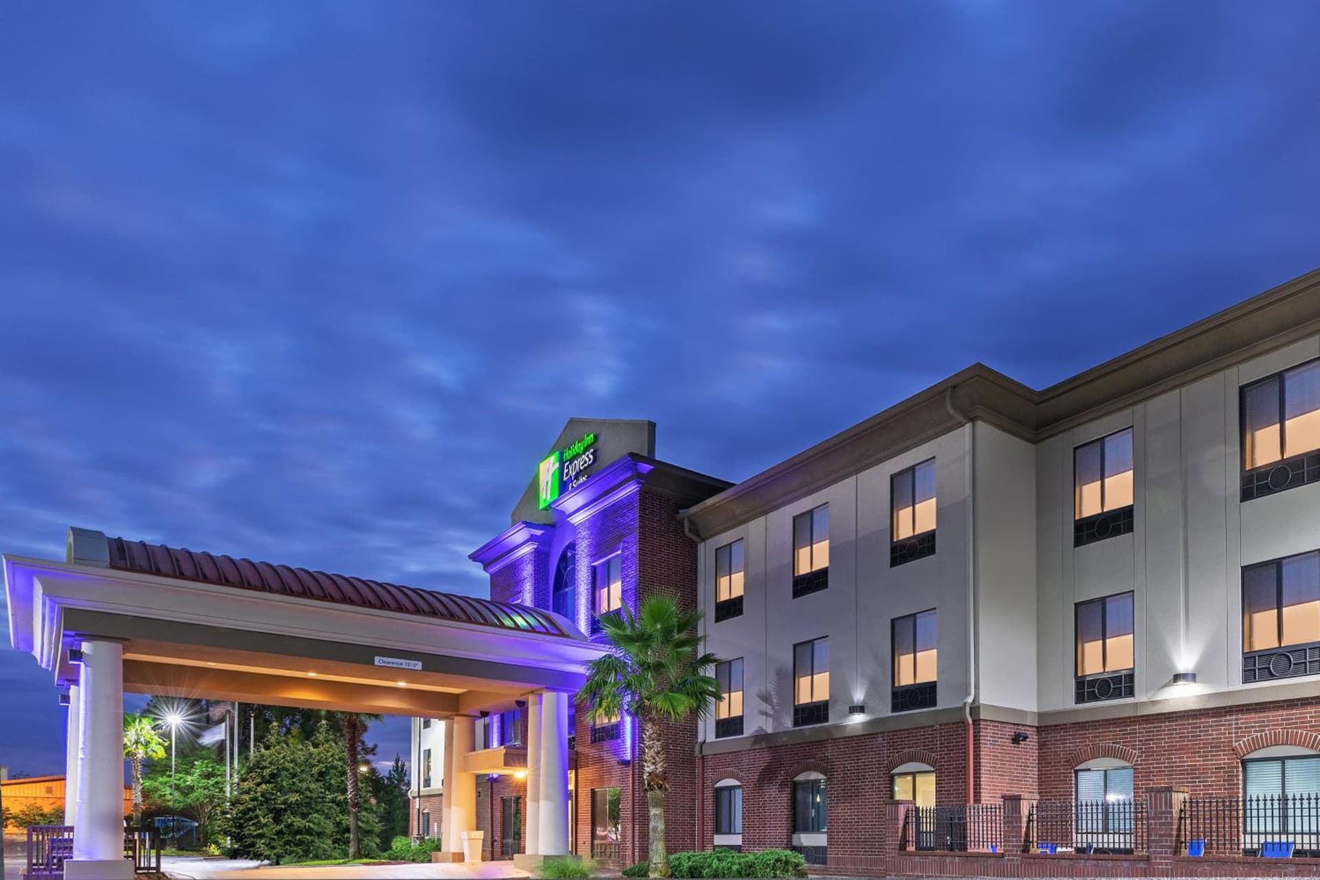 Holiday Inn Express Hotel & Suites Picayune by IHG interior in Picayune, MS — gallery photo 2