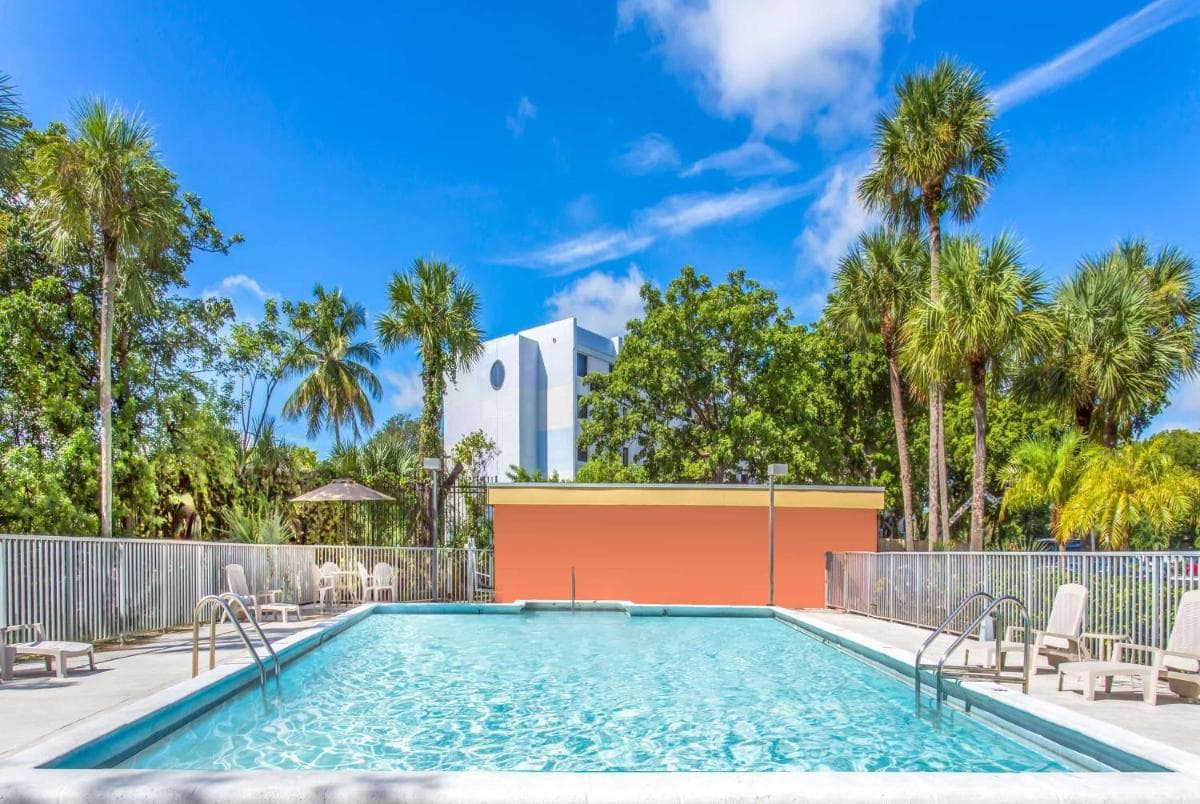 Days Inn by Wyndham Fort Lauderdale Airport Cruise Port gallery photo in Fort Lauderdale, FL — image 4
