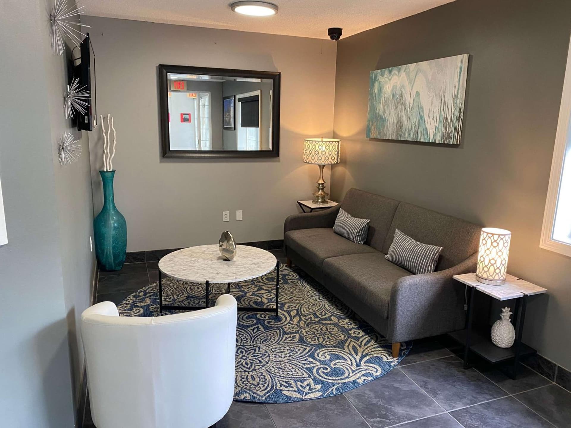 Sonesta Simply Suites Boston Burlington interior in Burlington — gallery photo 2