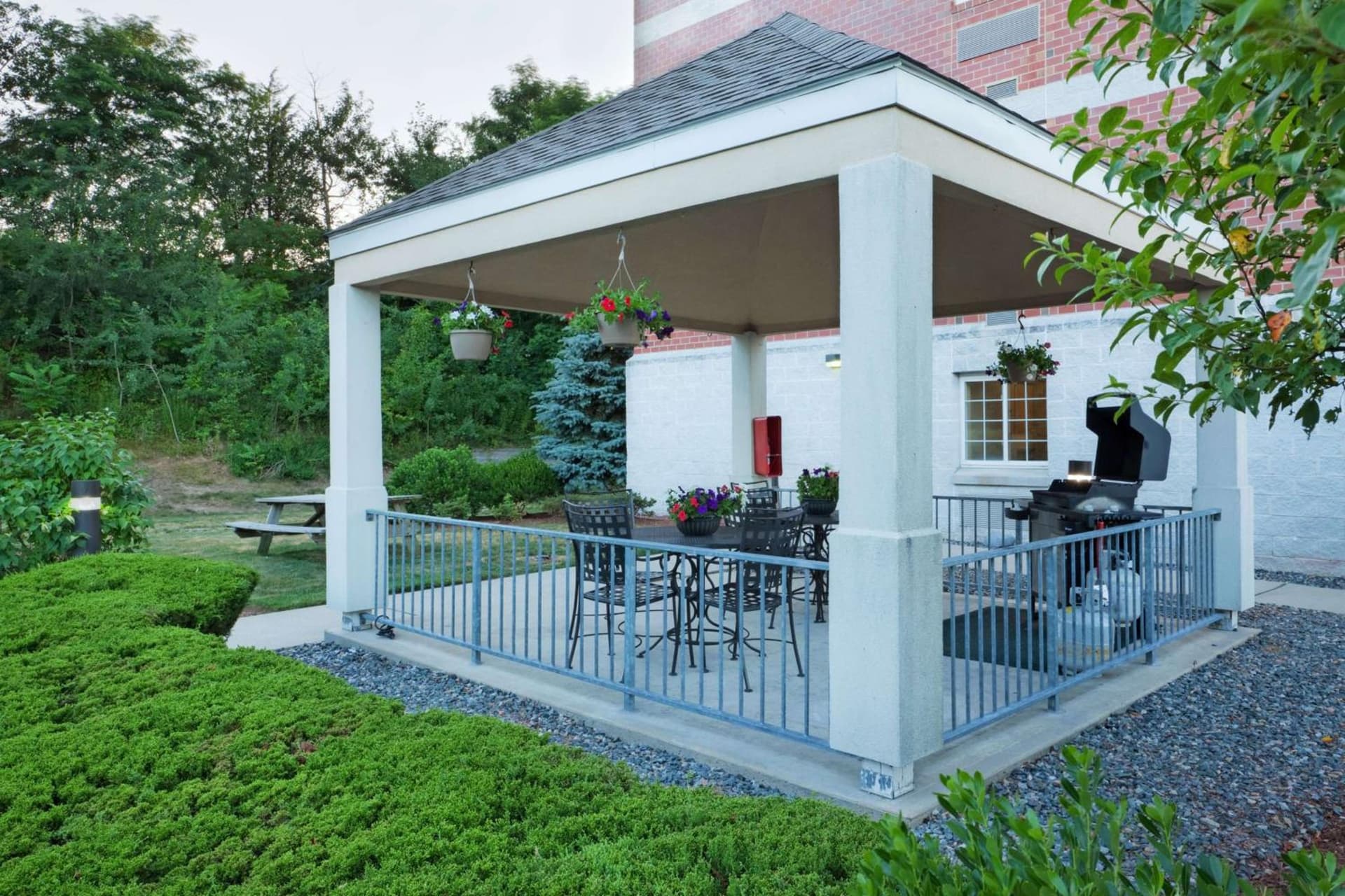 Sonesta Simply Suites Boston Burlington gallery photo in Burlington — image 8