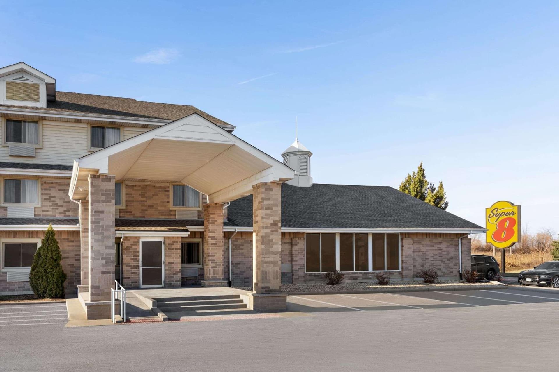Super 8 by Wyndham Joliet I-55 N/Chicago — hotel in Joliet, Illinois