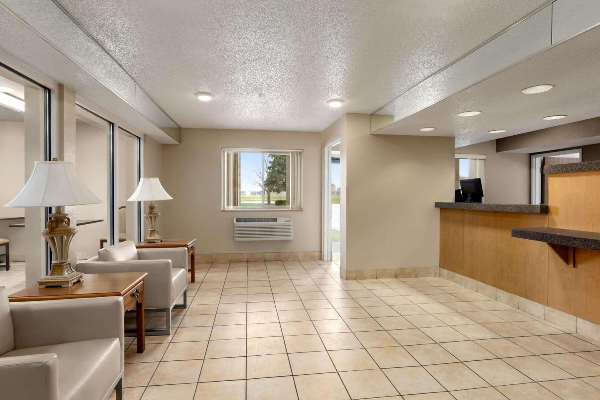 Super 8 by Wyndham Joliet I-55 N/Chicago gallery photo in Joliet, IL — image 45