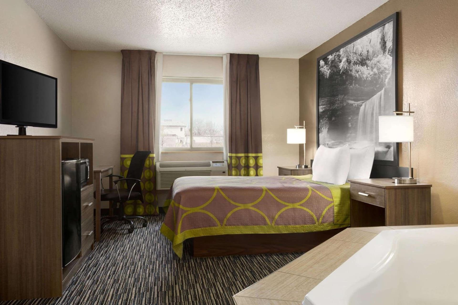 Super 8 by Wyndham Joliet I-55 N/Chicago property views in Joliet, IL — gallery photo 3