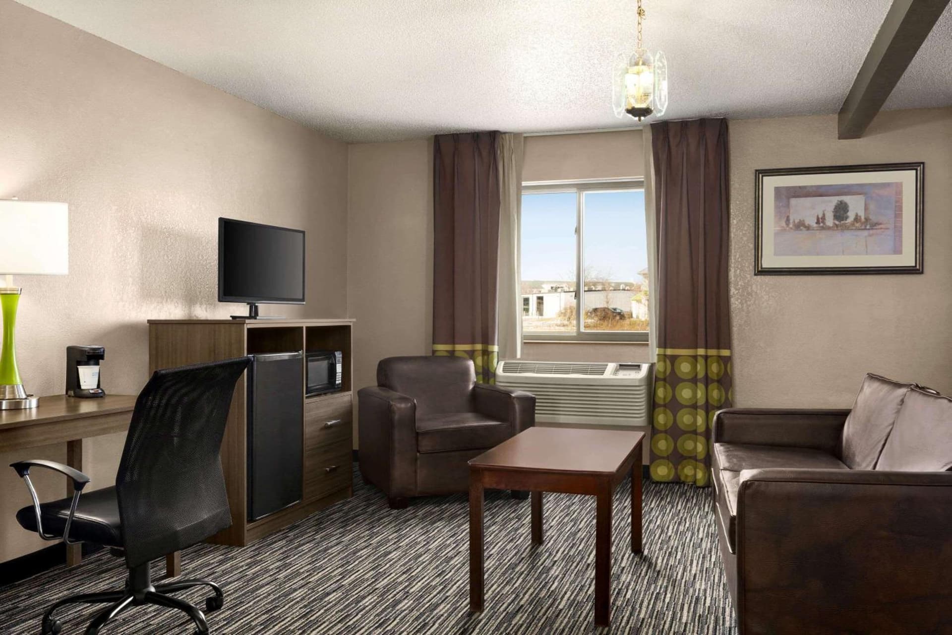 Super 8 by Wyndham Joliet I-55 N/Chicago interior in Joliet, IL — gallery photo 2