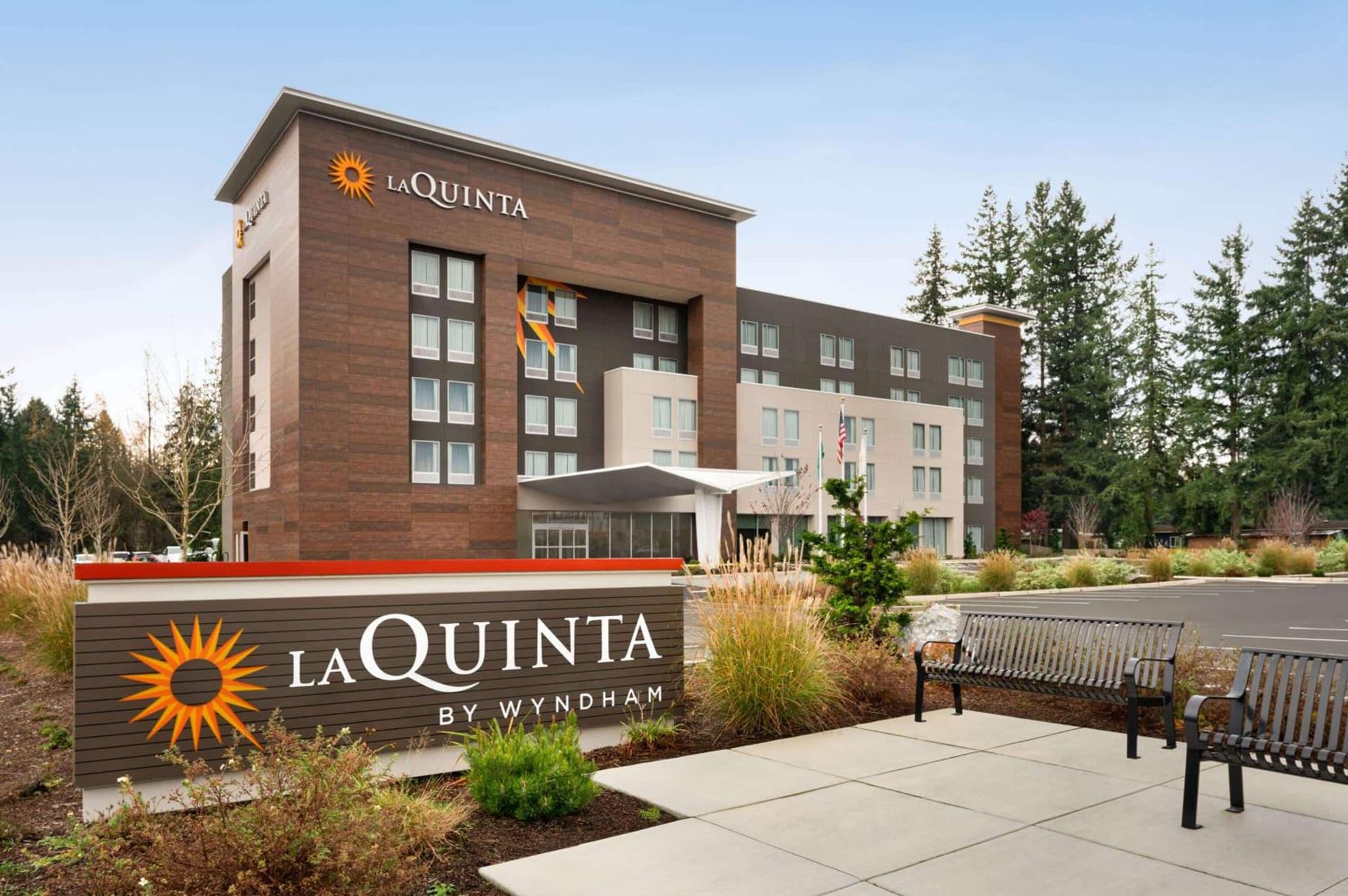 La Quinta Inn & Suites by Wyndham Marysville property views in Marysville, WA — gallery photo 3