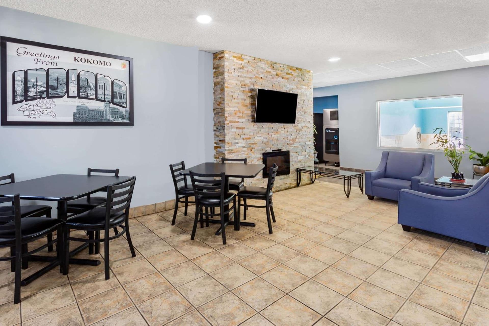 Super 8 by Wyndham Kokomo property views in Kokomo, IN — gallery photo 3