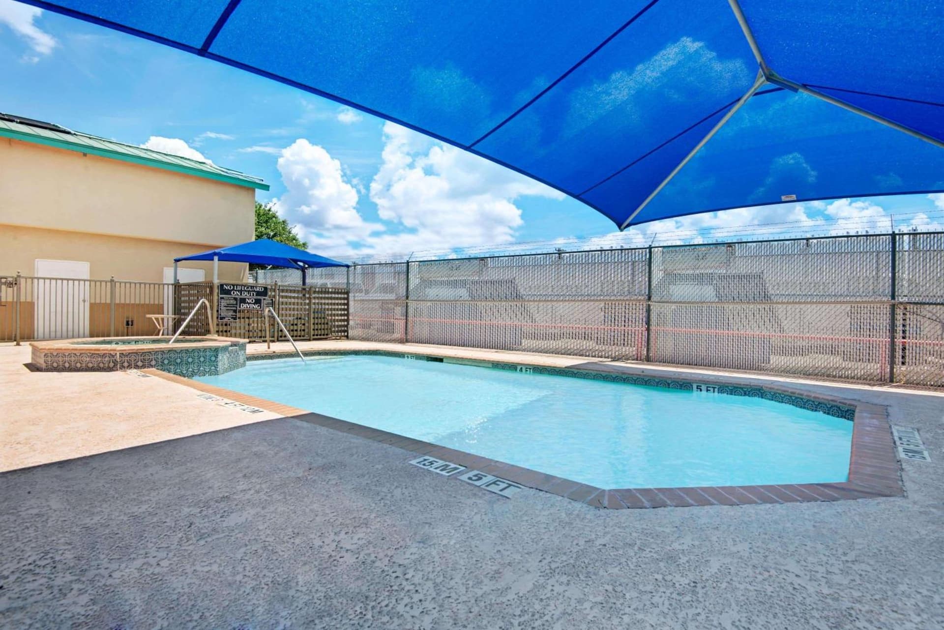 Days Inn by Wyndham San Antonio Airport property views in San Antonio, TX — gallery photo 3