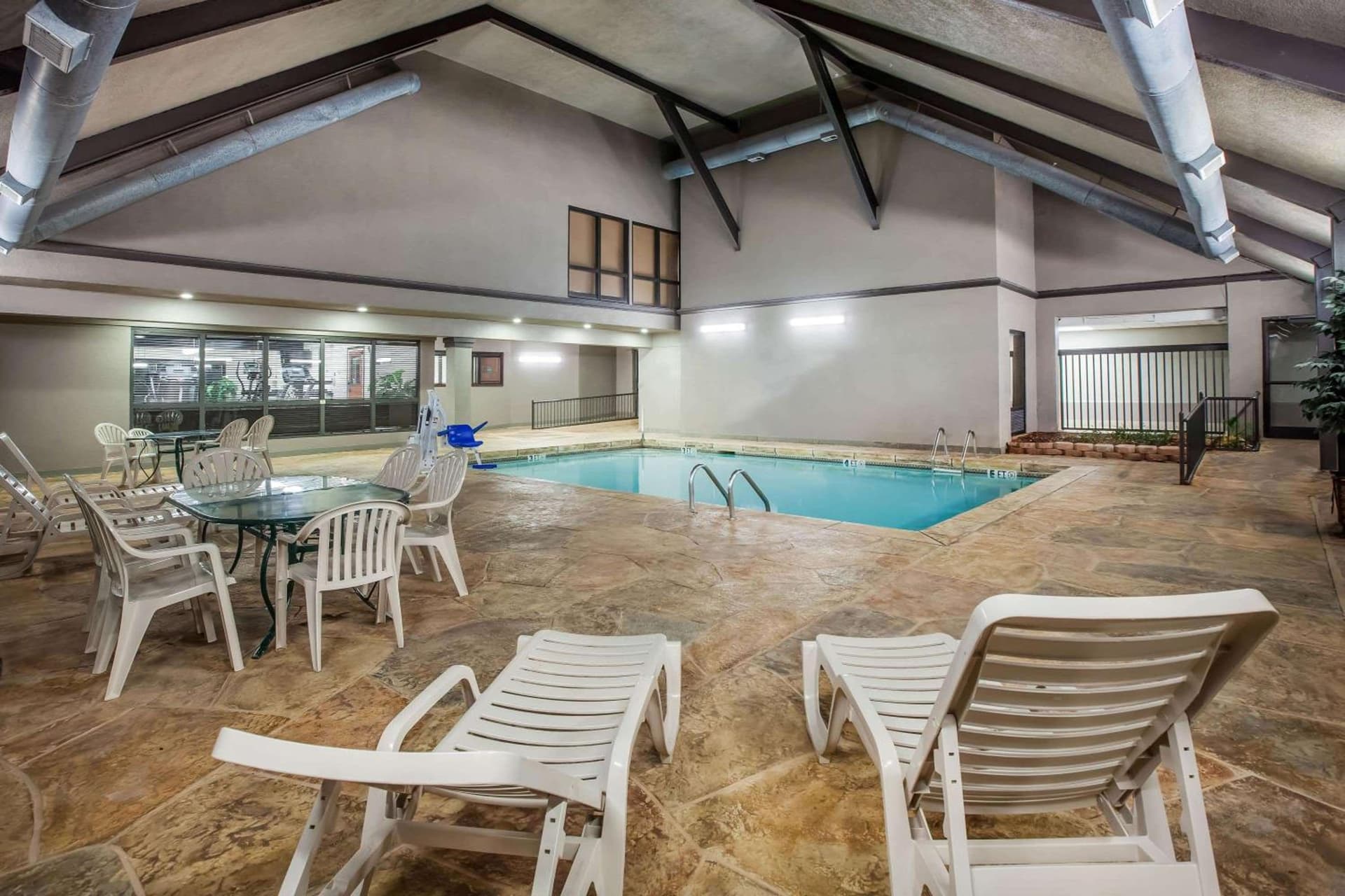 Days Inn & Suites by Wyndham Tyler gallery photo in Tyler, TX — image 30