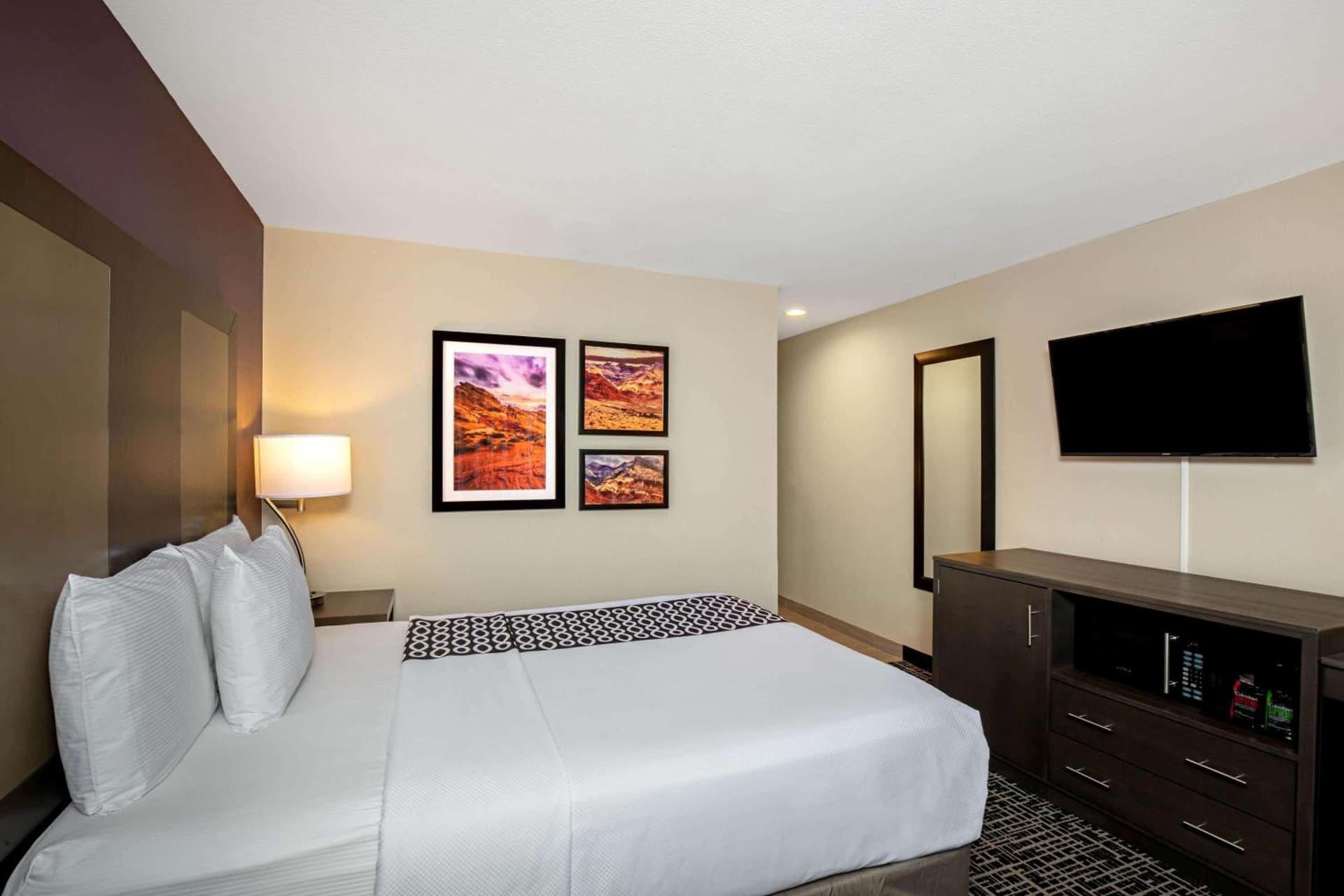 La Quinta Inn & Suites by Wyndham Las Vegas Nellis gallery photo in Las Vegas, NV — image 49
