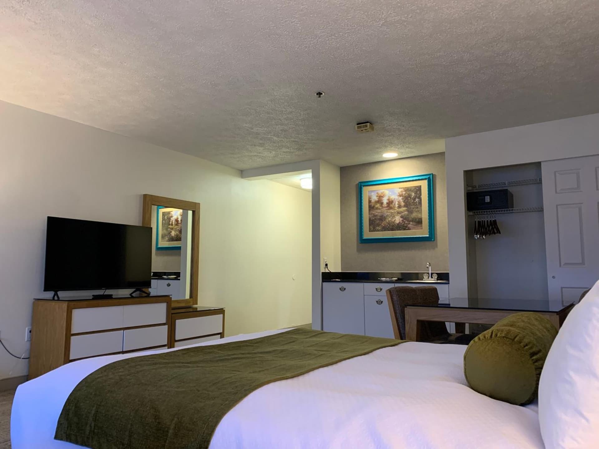 Split Rock Resort interior in Kidder Township — gallery photo 2