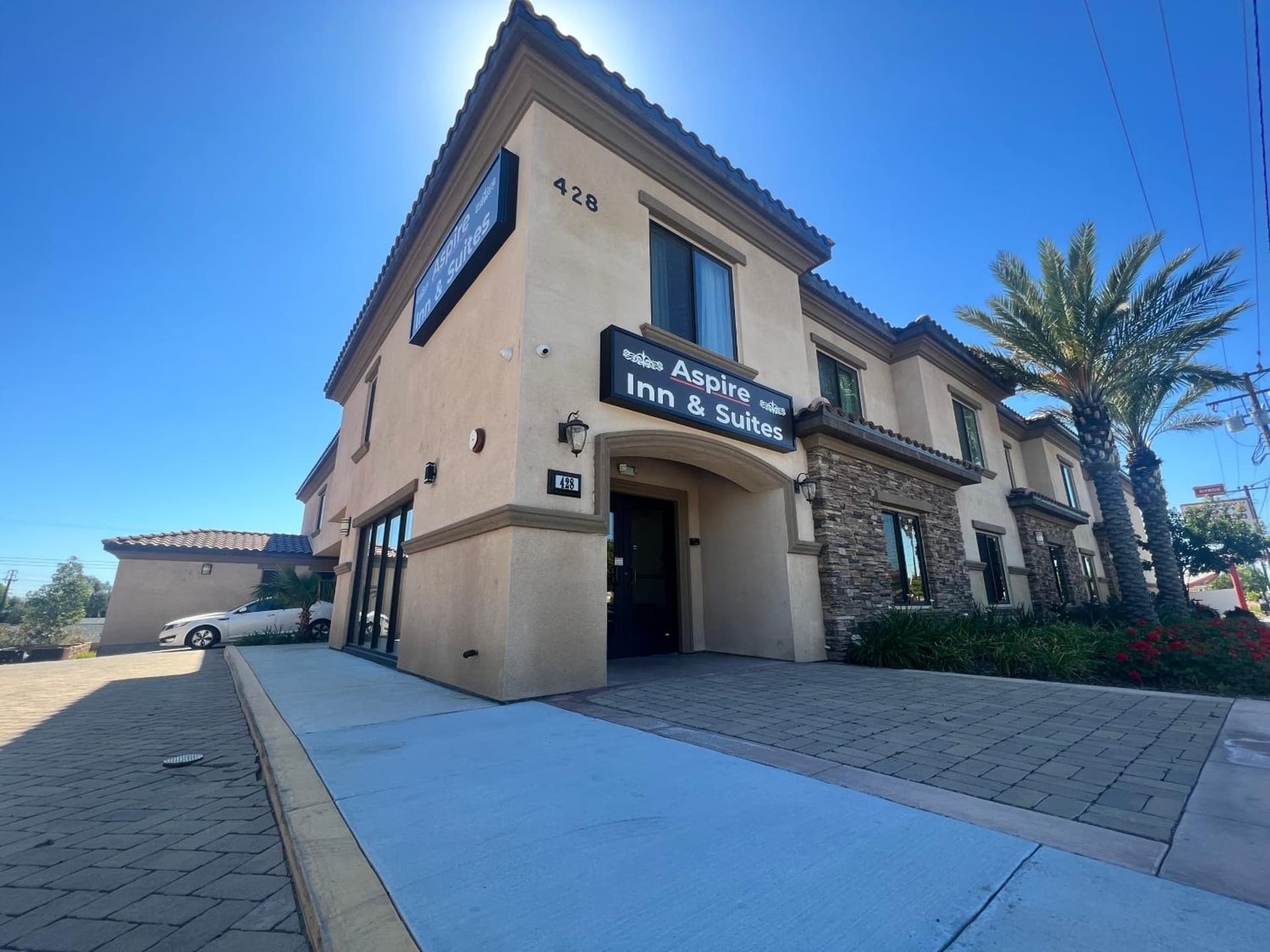 ASPIRE INN & SUITES Orange interior in Orange, CA — gallery photo 2