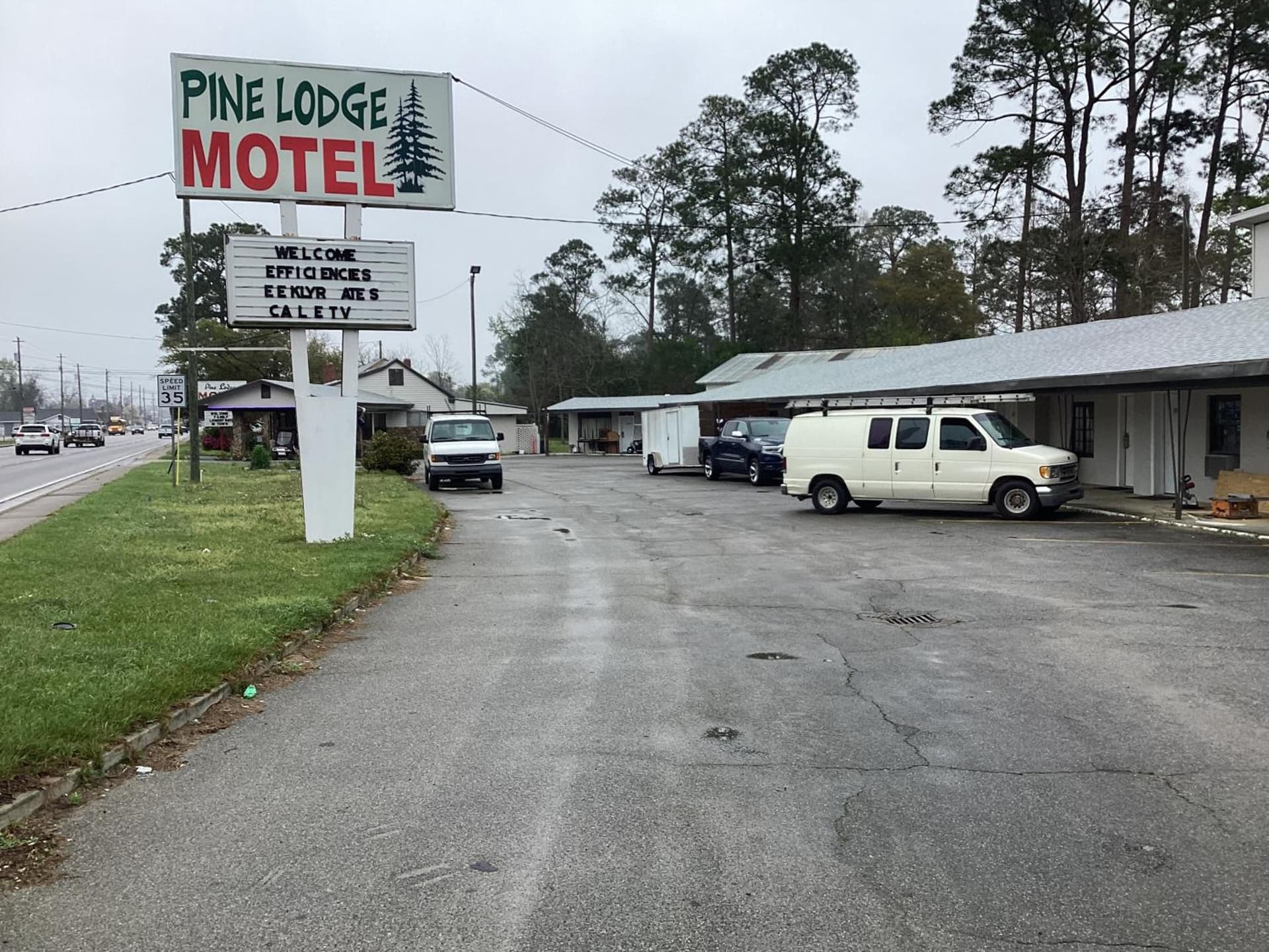 Pinelodge Motel featured exterior or lobby in Baxley, GA — similar hotel