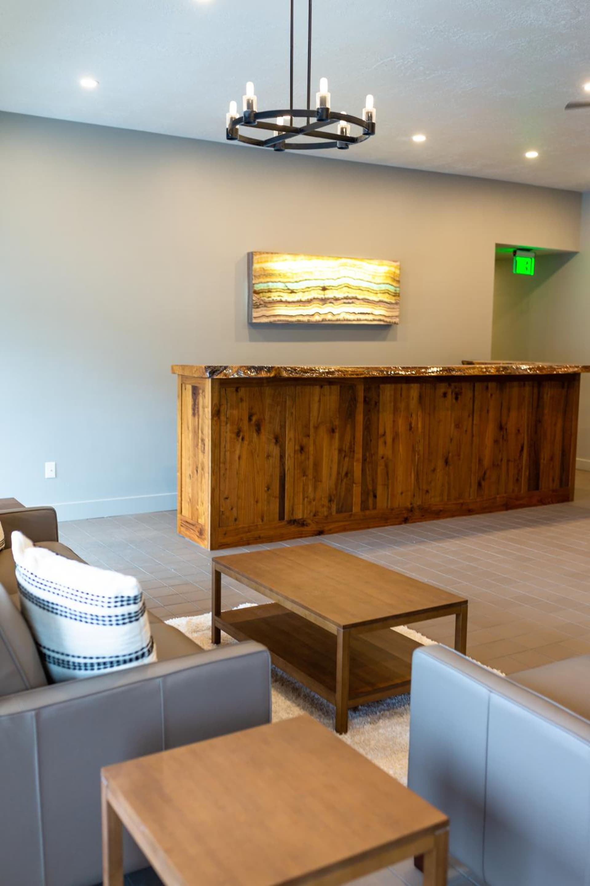 Two Sunsets Hotel interior in Panguitch, UT — gallery photo 2