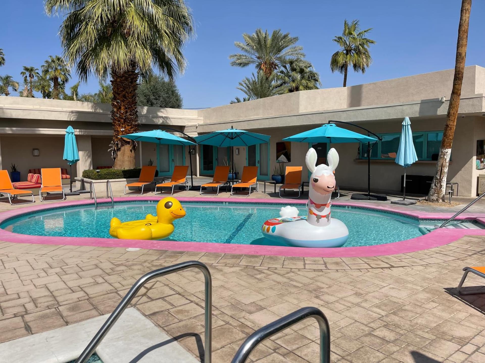 El Noa Noa - 21 and Over gallery photo in Palm Springs, CA — image 4