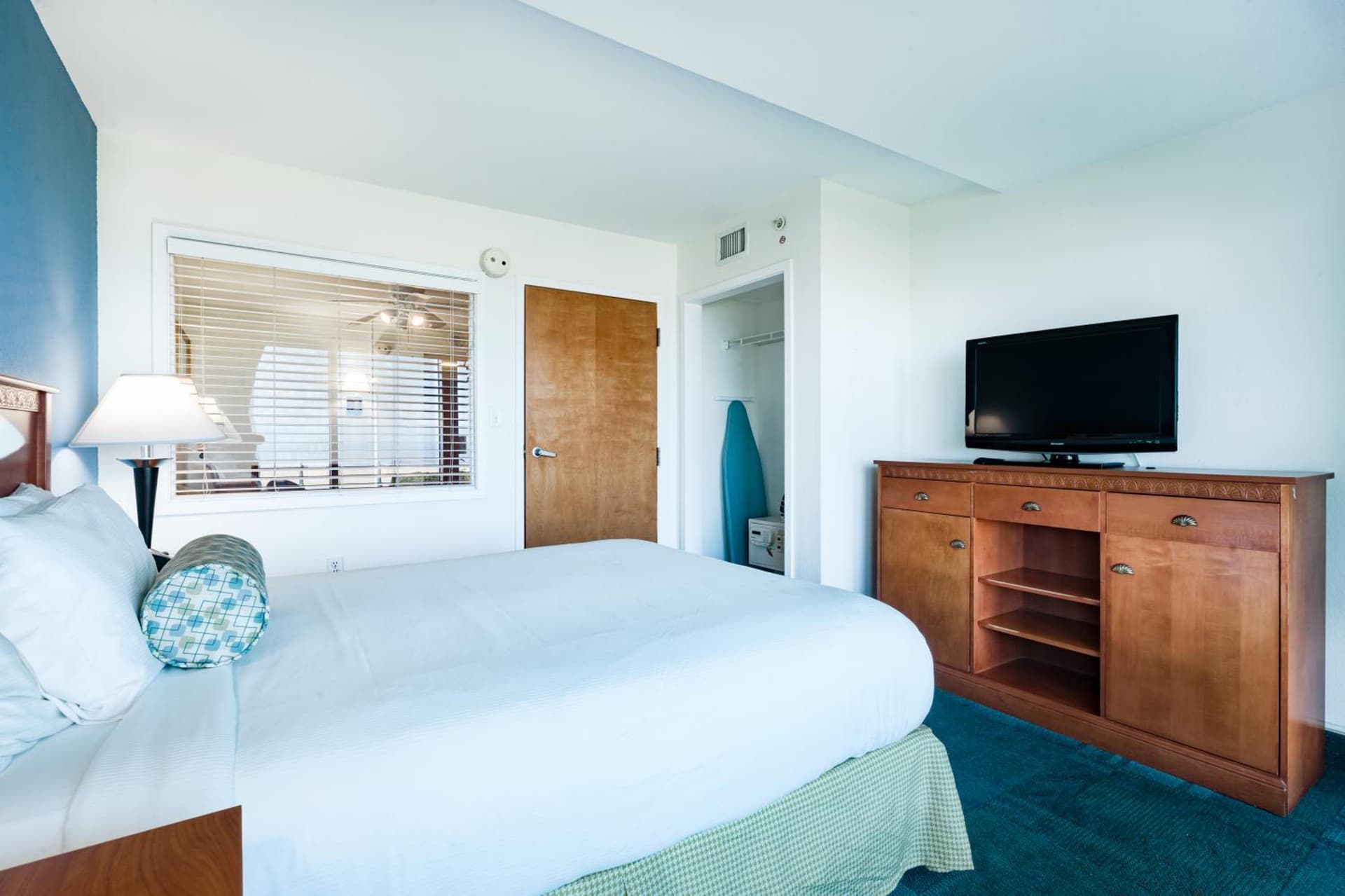 Ocean Sands Resort, Oceanfront, Virginia Beach by Vacatia gallery photo in Virginia Beach, VA — image 50