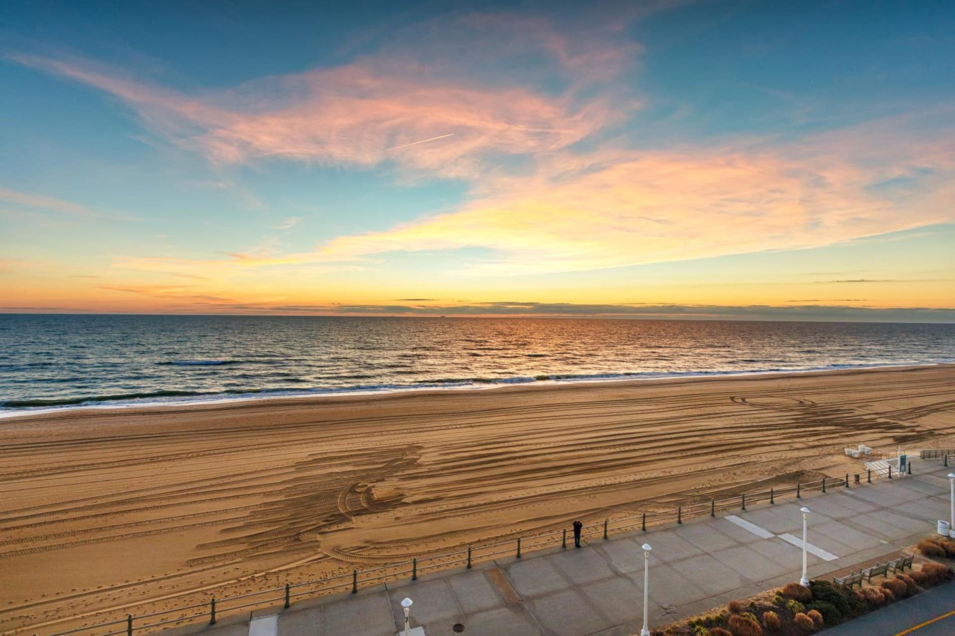 Ocean Sands Resort, Oceanfront, Virginia Beach by Vacatia gallery photo in Virginia Beach, VA — image 61