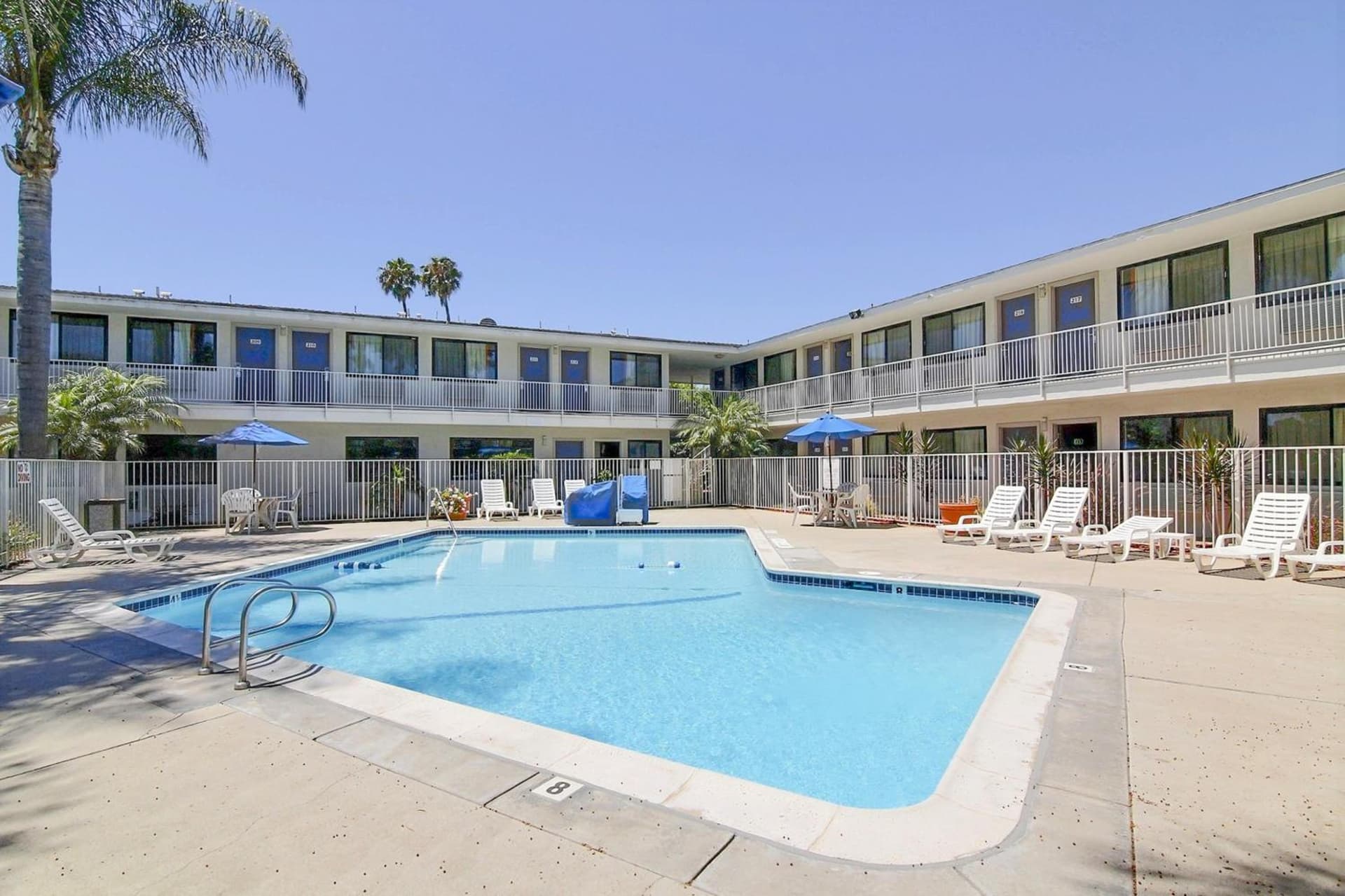 Motel 6-Goleta, CA - Santa Barbara interior in Santa Barbara, CA — gallery photo 2