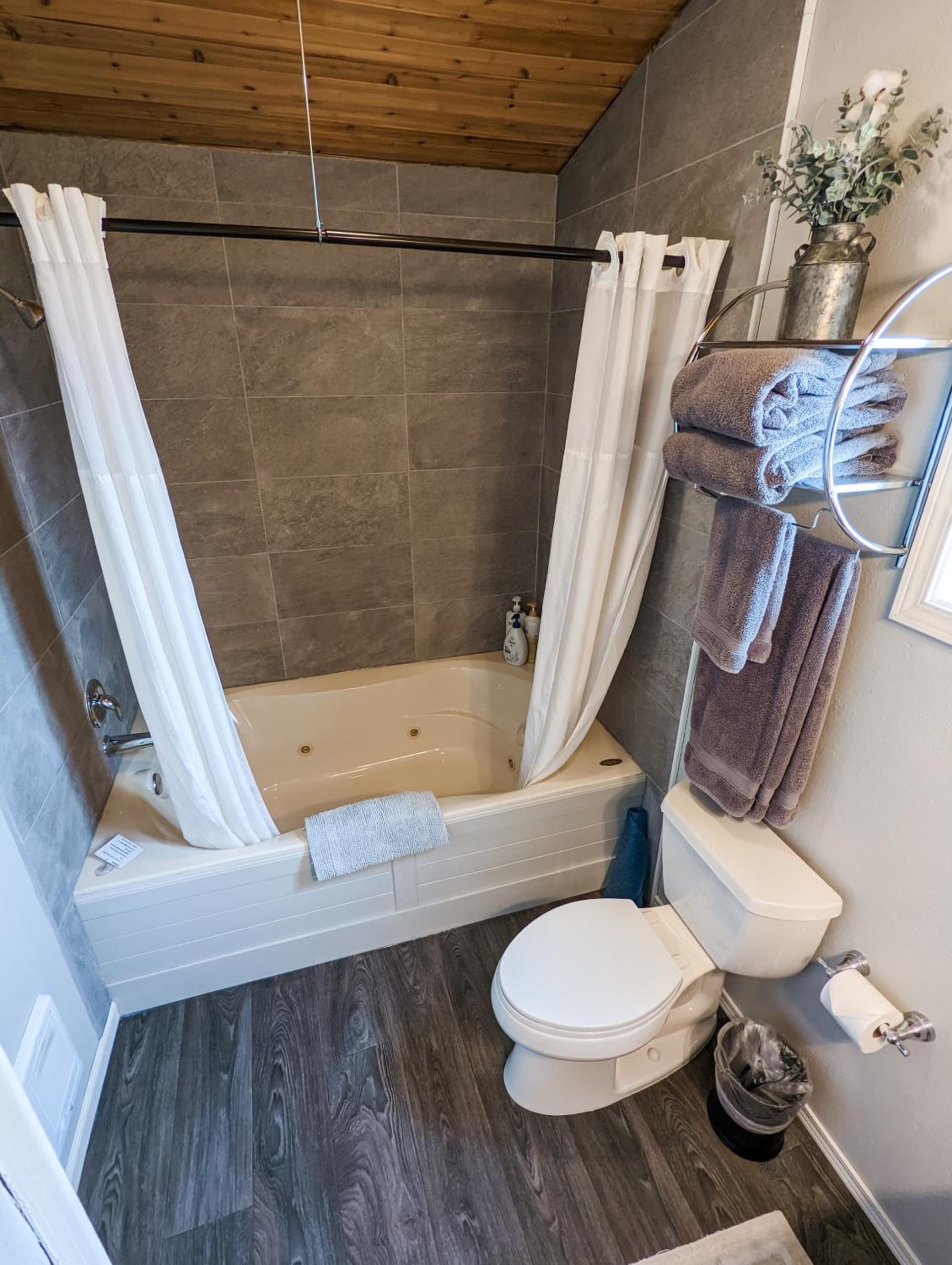 Juan de Fuca Waterfront Hotel & Cottages property views in Sequim, WA — gallery photo 3