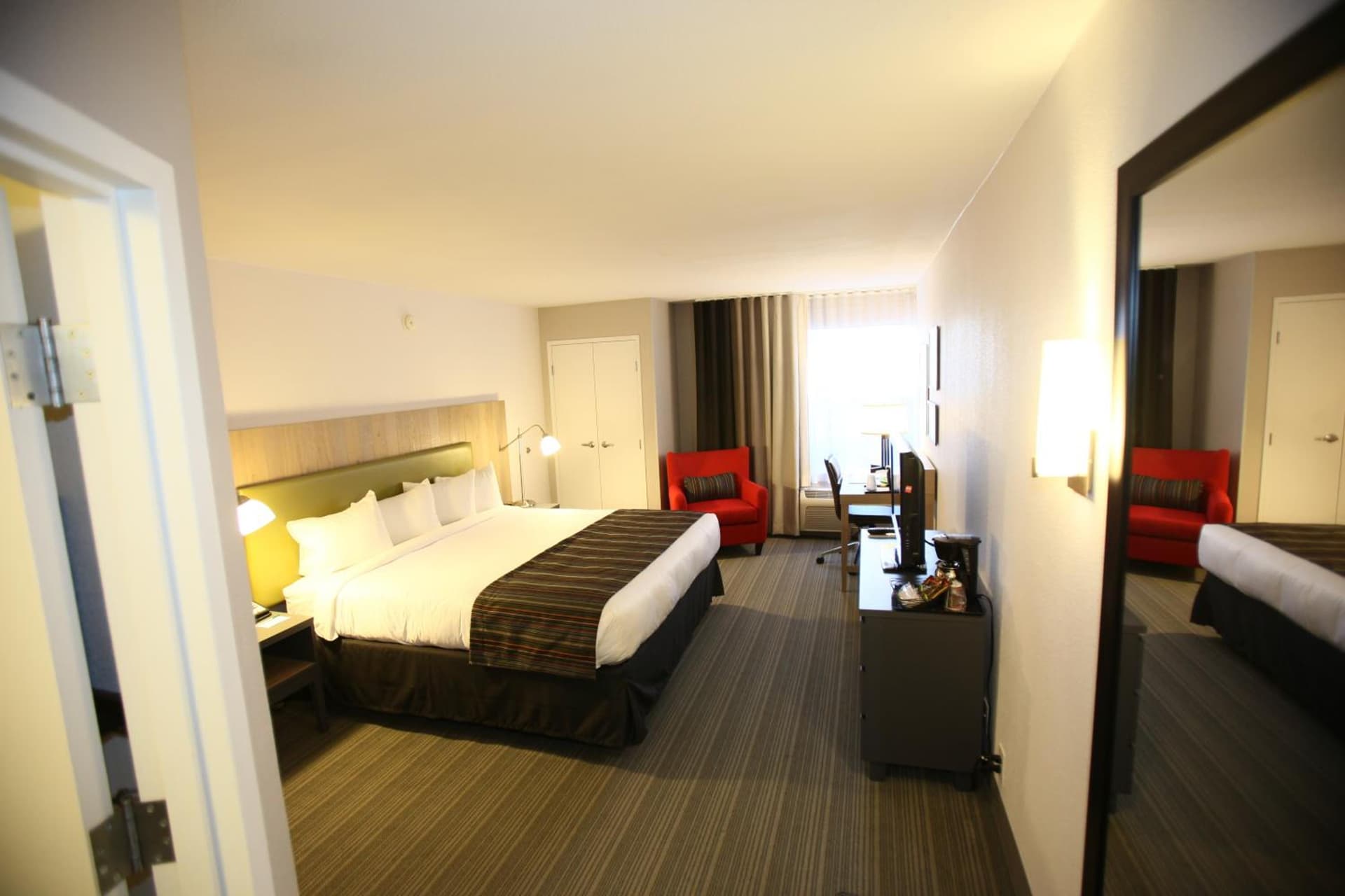 GreenTree Inn & Suites Phoenix Sky Harbor gallery photo in Phoenix, AZ — image 23