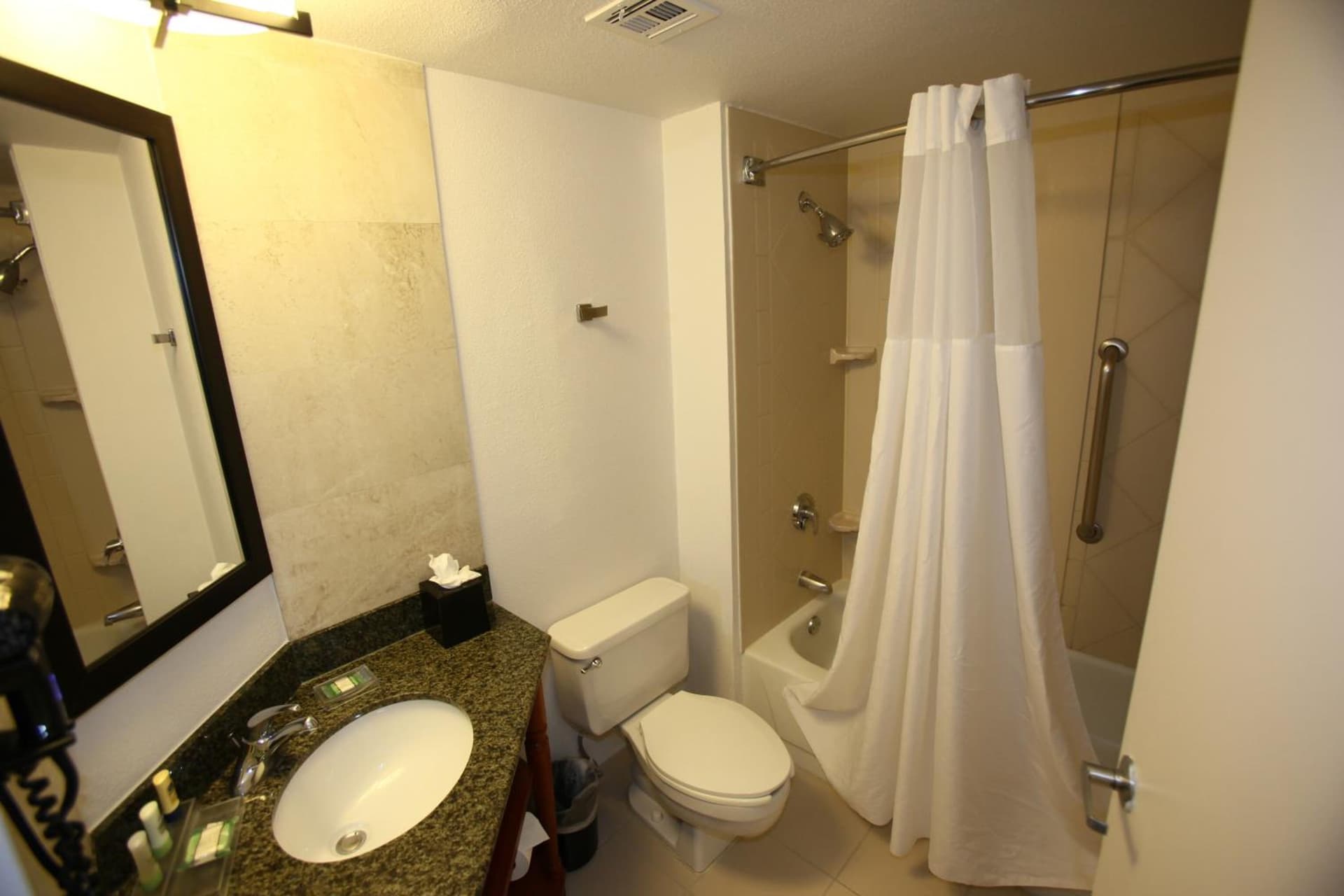 GreenTree Inn & Suites Phoenix Sky Harbor gallery photo in Phoenix, AZ — image 21