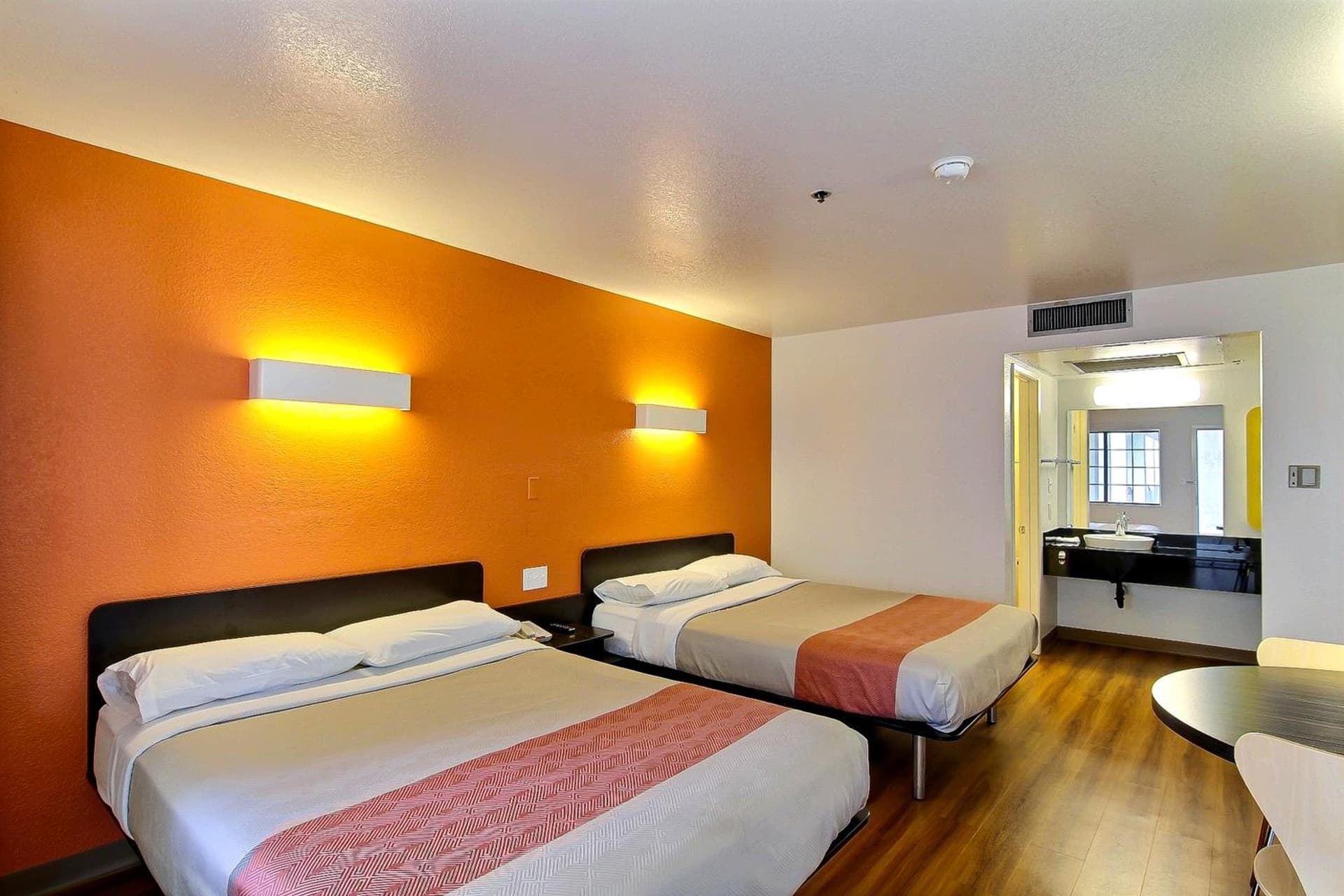 Motel 6-Thousand Oaks, CA property views in Thousand Oaks, CA — gallery photo 3