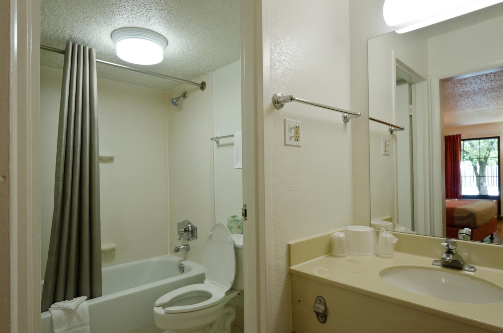 Motel 6-Frederick, MD - Fort Detrick gallery photo in Frederick, MD — image 24