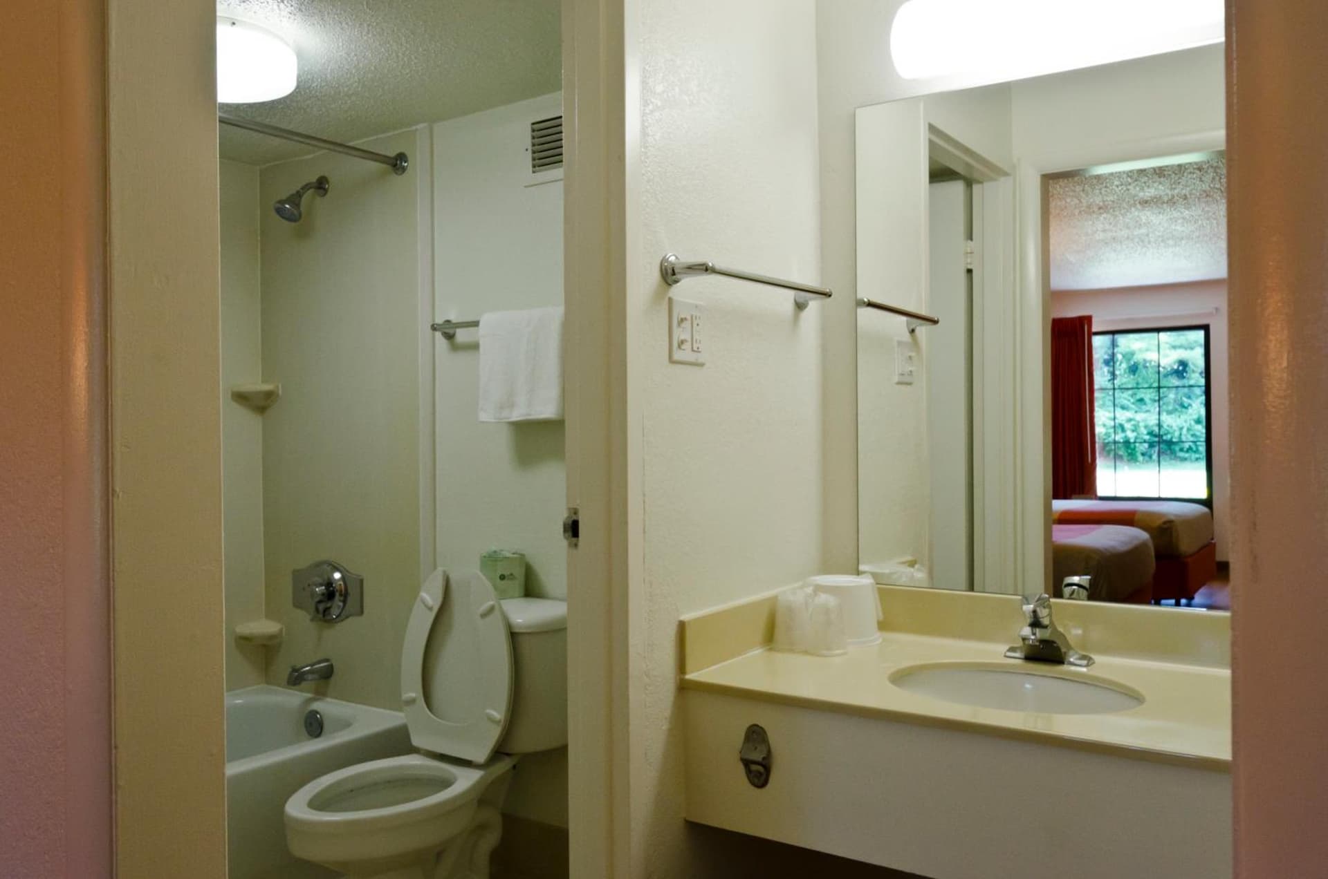Motel 6-Frederick, MD - Fort Detrick gallery photo in Frederick, MD — image 10