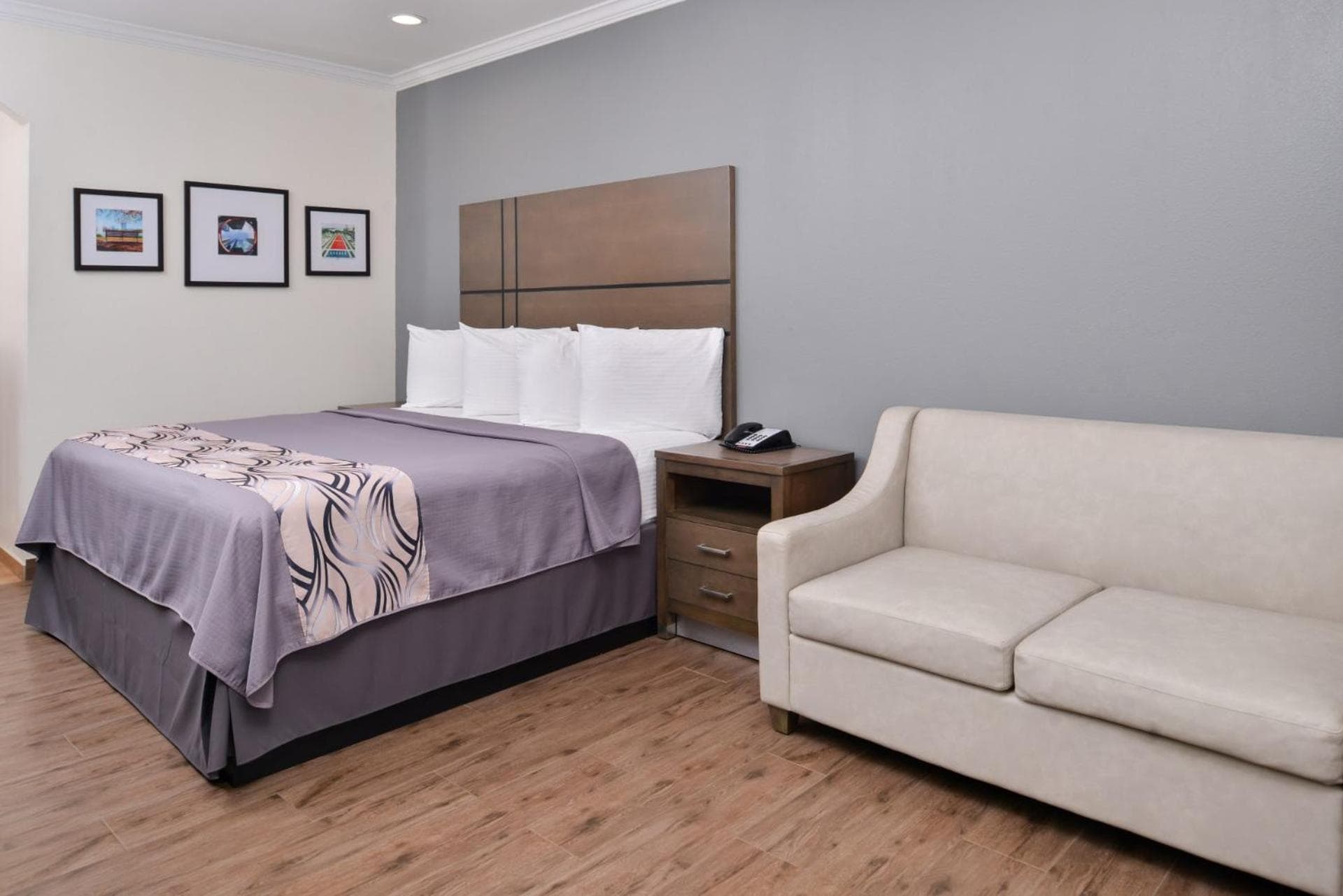 Crystal Inn & Suites IAH Humble interior in Humble, TX — gallery photo 2