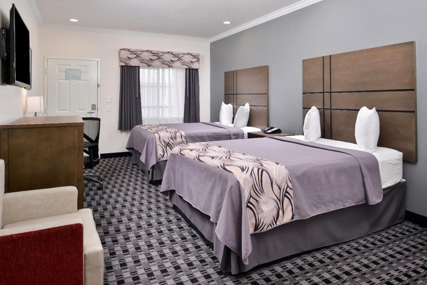 Crystal Inn & Suites IAH Humble interior in Humble, TX — gallery photo 2