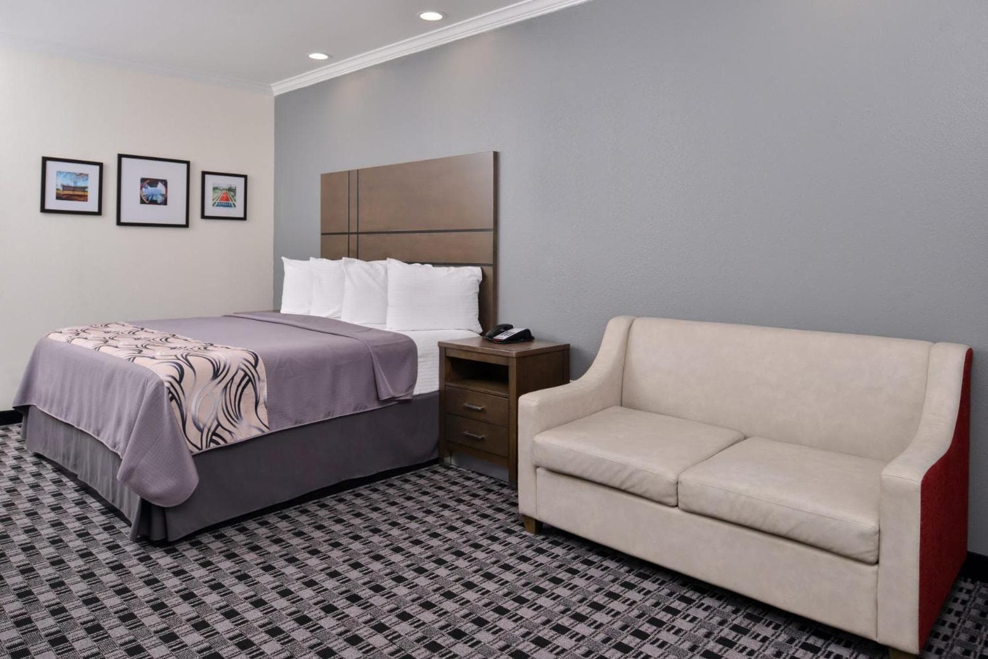 Crystal Inn & Suites IAH Humble gallery photo in Humble, TX — image 7