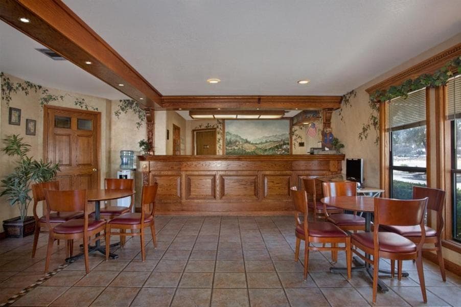 Red Lion Inn & Suites Lemoore gallery photo in Lemoore, CA — image 4