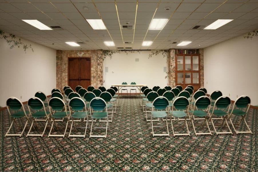 Red Lion Inn & Suites Lemoore gallery photo in Lemoore, CA — image 11