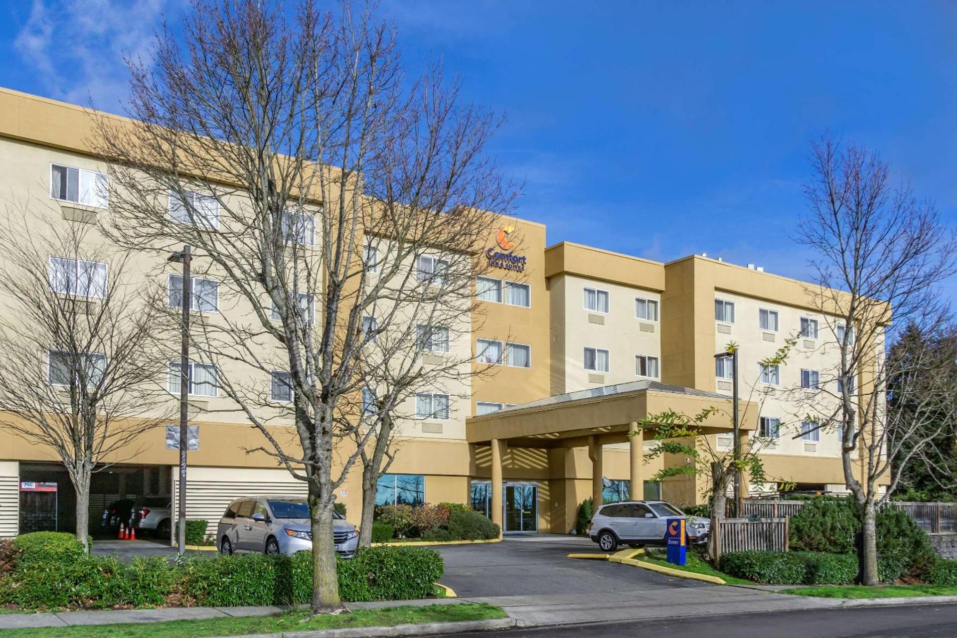 Comfort Inn & Suites Seattle North property views in Seattle, WA — gallery photo 3