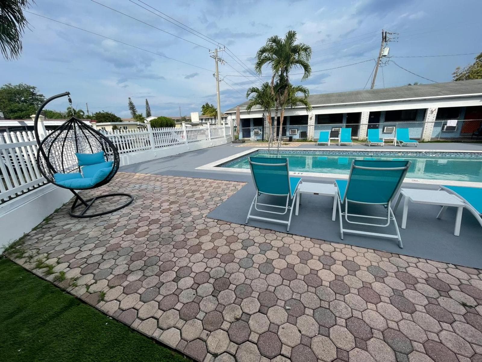 Hollywood Gardens Inn & Suites featured exterior or lobby in Hollywood, FL — similar hotel