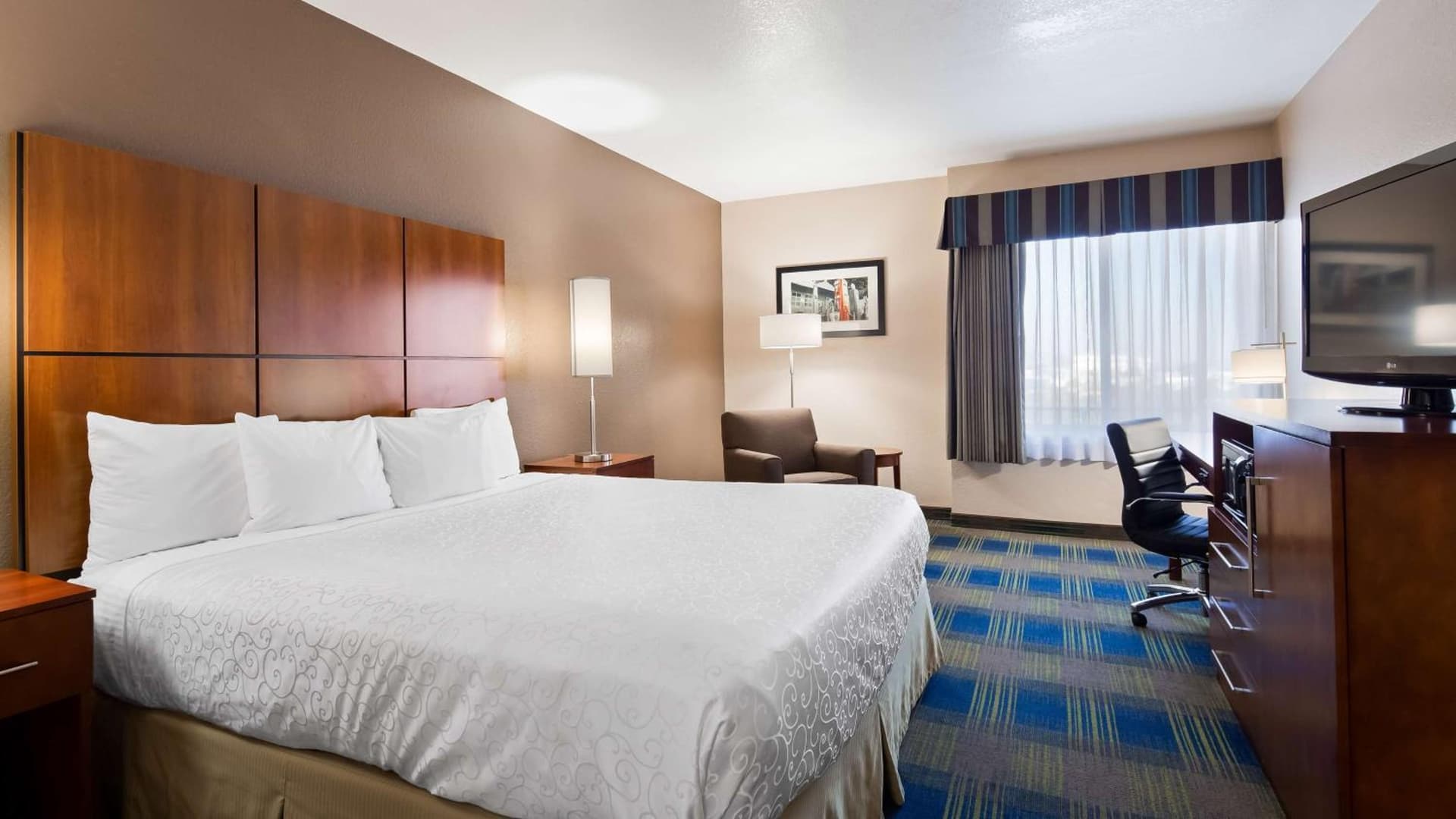 Best Western Plus Heritage Inn Ontario Rancho Cucamonga property views in Rancho Cucamonga, CA — gallery photo 3