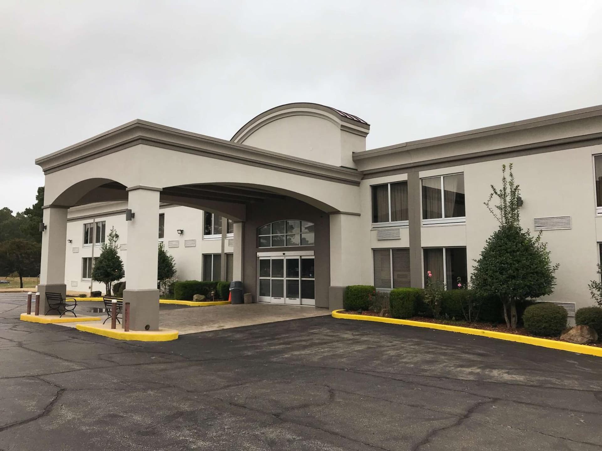 Studio 6 Suites Tupelo, MS featured exterior or lobby in Tupelo, MS — similar hotel