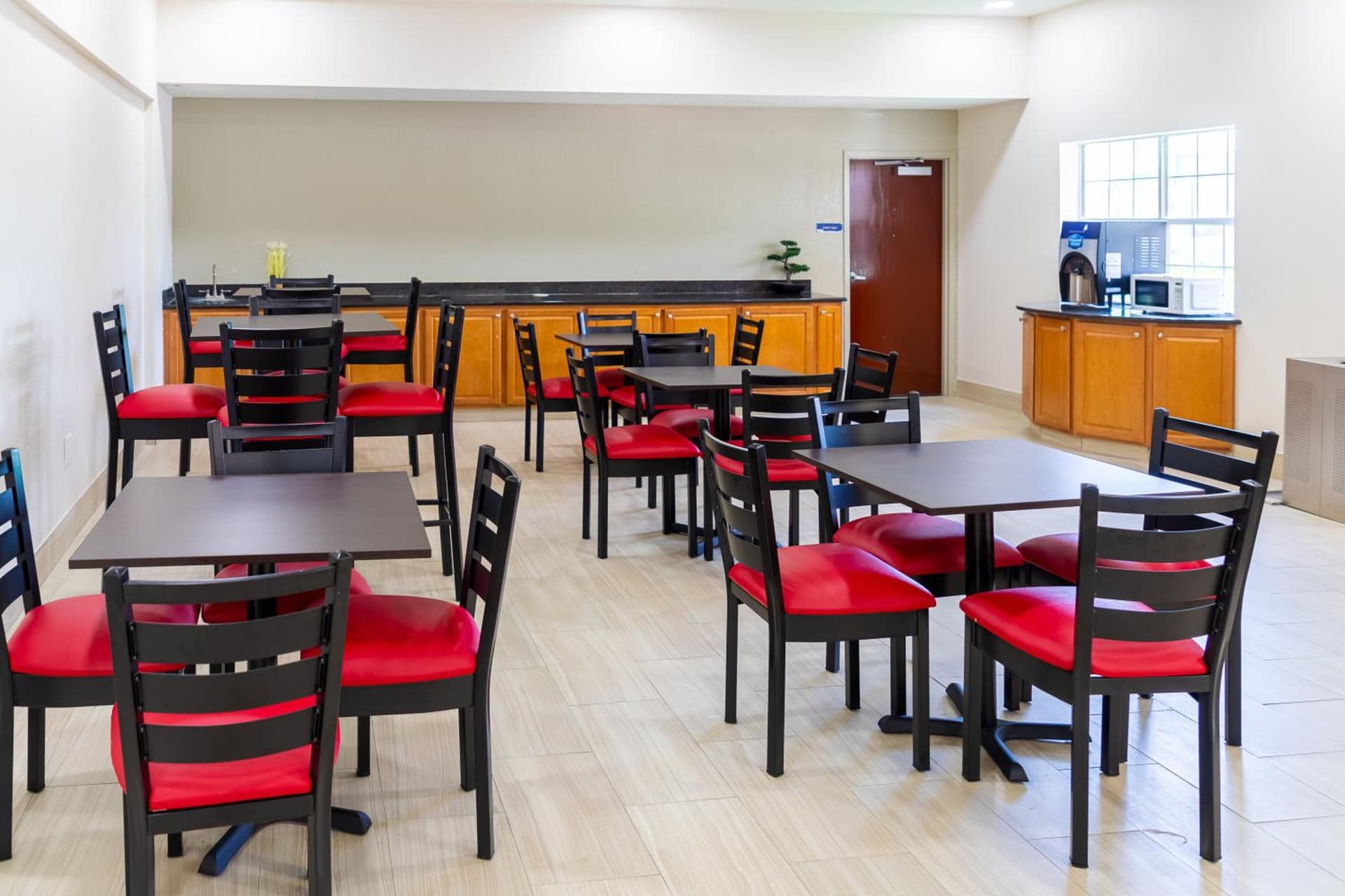 Red Roof Inn PLUS+ & Suites Savannah – I-95 gallery photo in Savannah, GA — image 29