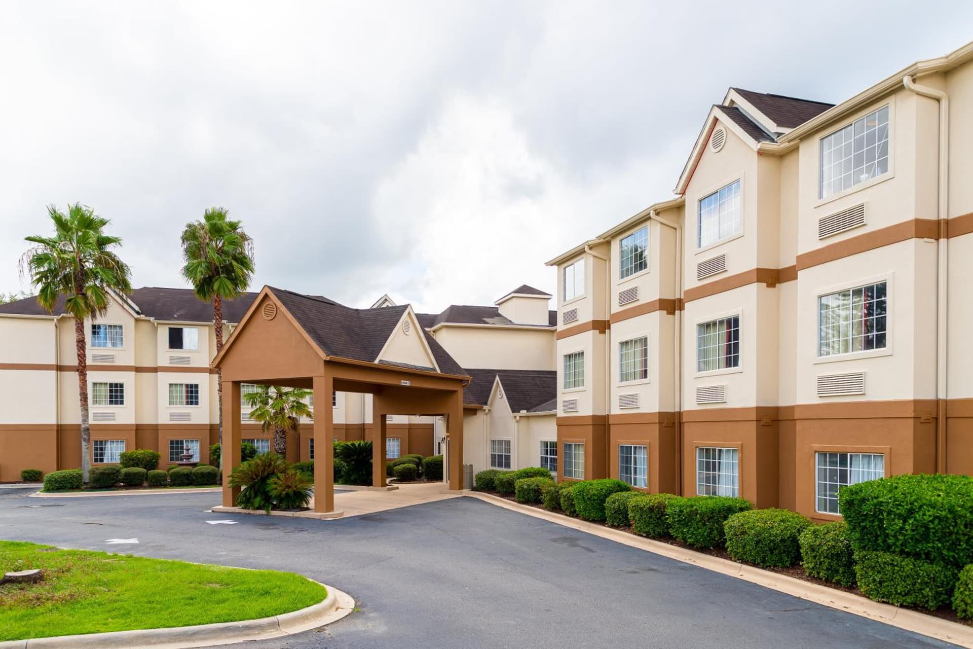 Red Roof Inn PLUS+ & Suites Savannah – I-95 gallery photo in Savannah, GA — image 37