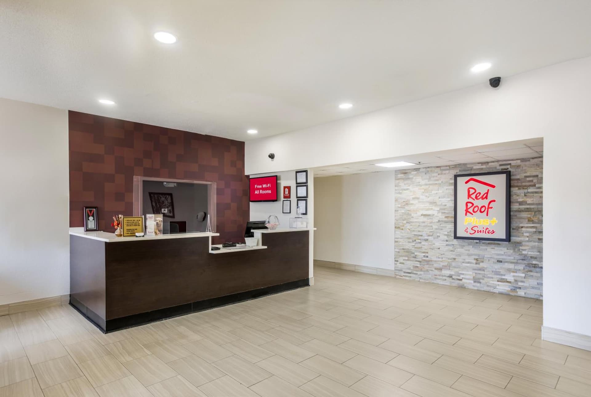 Red Roof Inn PLUS+ & Suites Savannah – I-95 interior in Savannah, GA — gallery photo 2