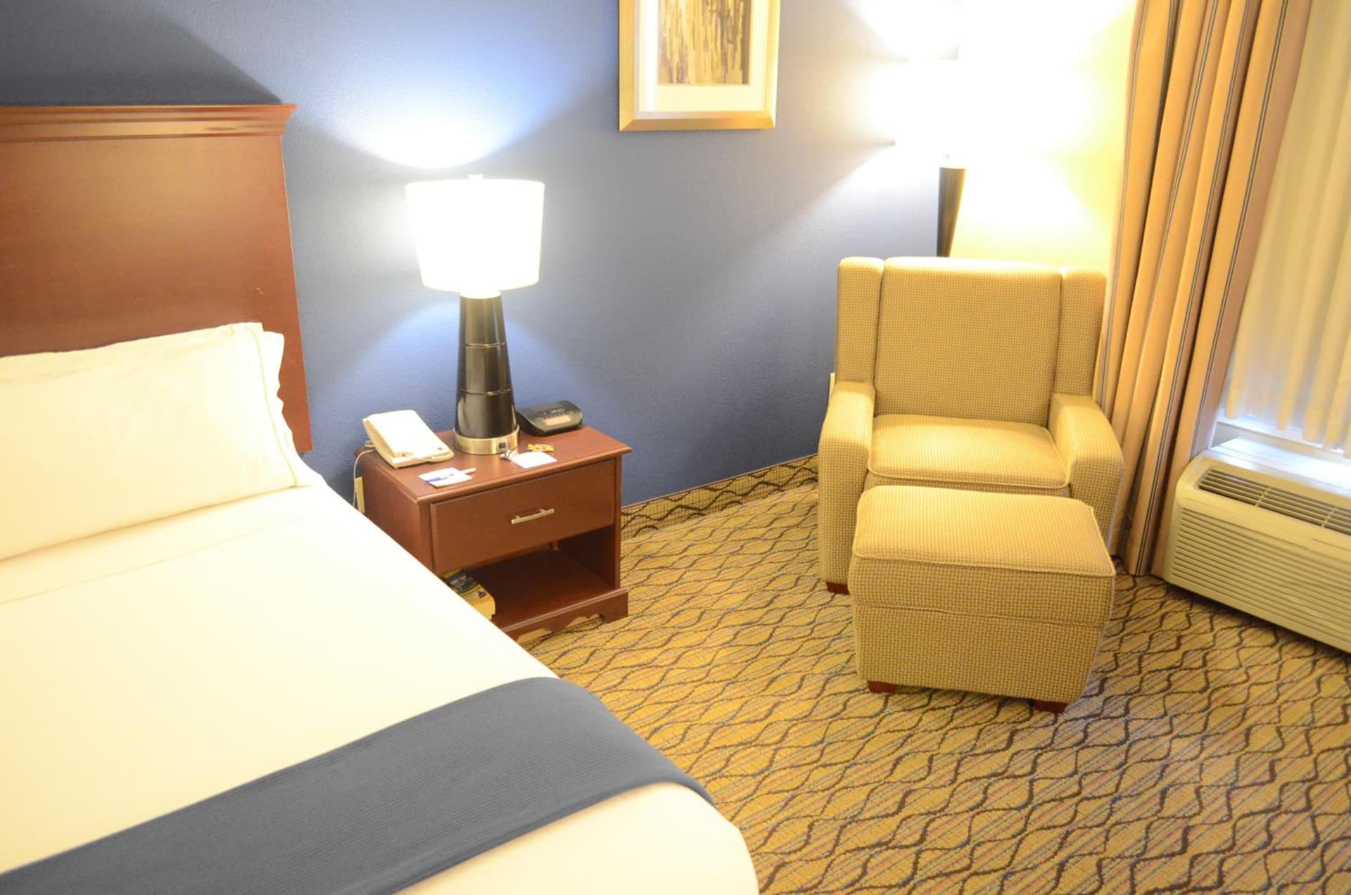 Holiday Inn Express Hotel & Suites Houston-Downtown Convention Center by IHG property views in Houston, TX — gallery photo 3