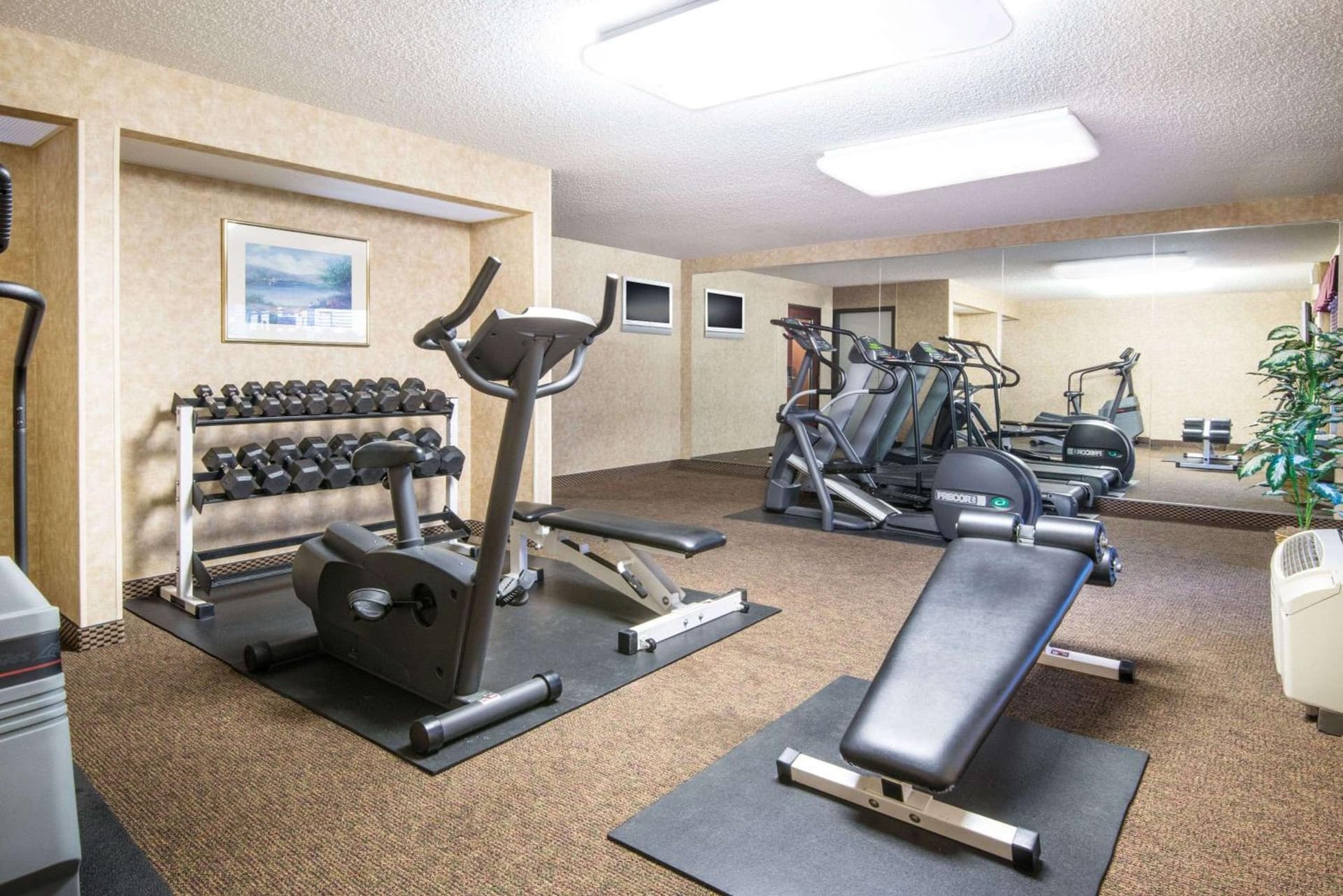 Travelodge by Wyndham Pueblo interior in Pueblo, CO — gallery photo 2