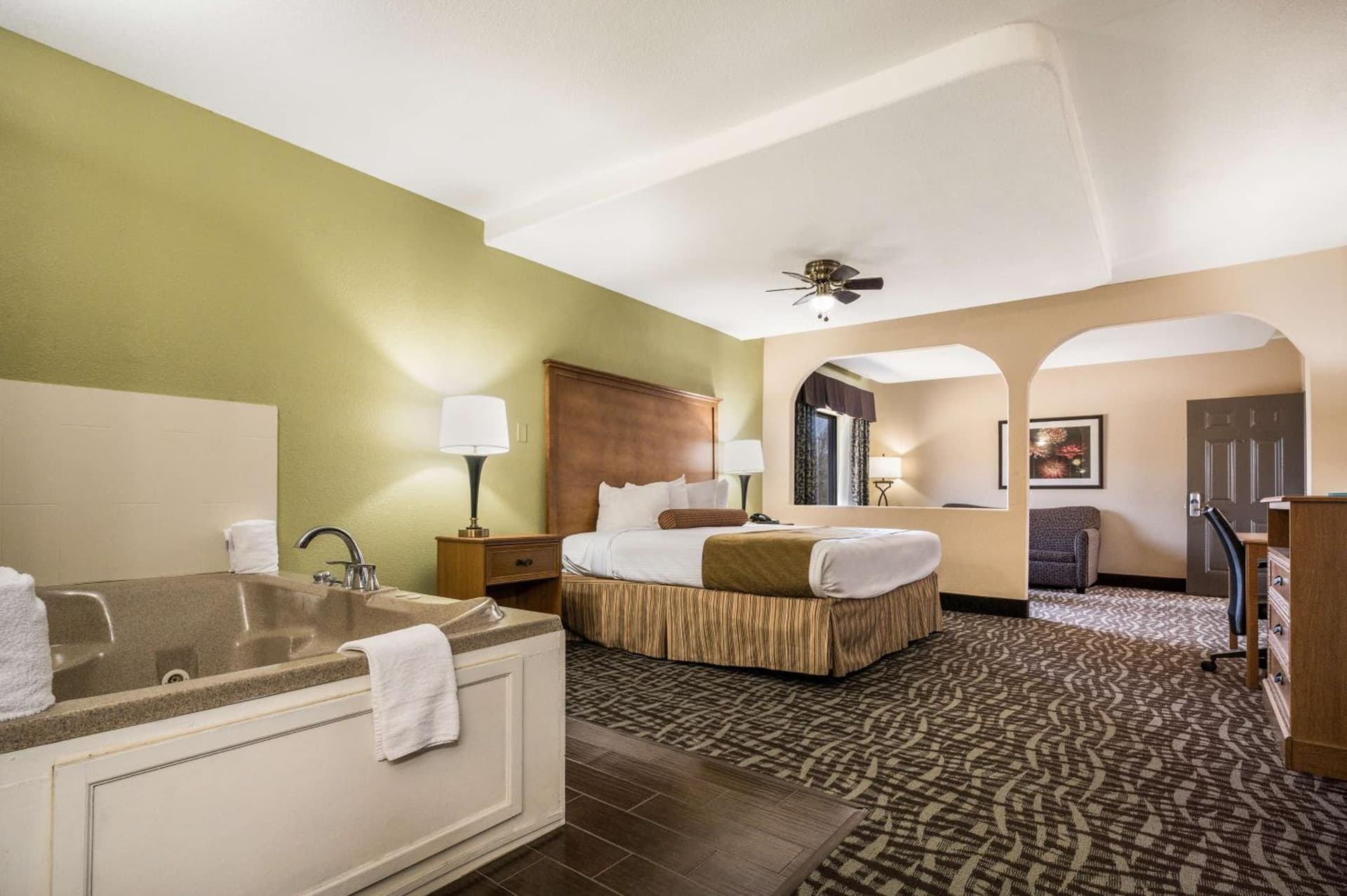 SureStay Hotel by Best Western Alice property views in Alice, TX — gallery photo 3