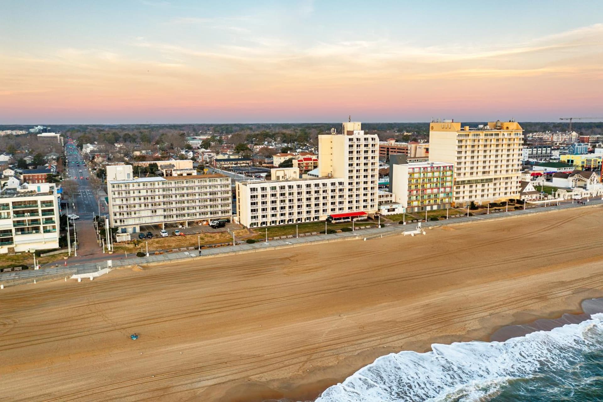 Ocean Sands Resort, Oceanfront, Virginia Beach by Vacatia gallery photo in Virginia Beach, VA — image 18