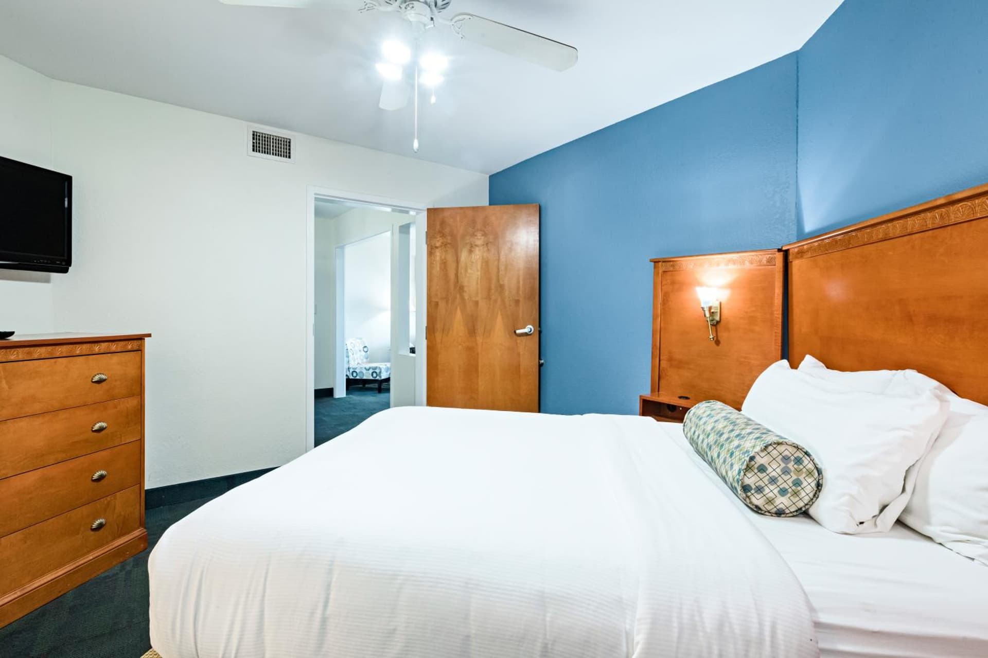 Ocean Sands Resort, Oceanfront, Virginia Beach by Vacatia gallery photo in Virginia Beach, VA — image 77