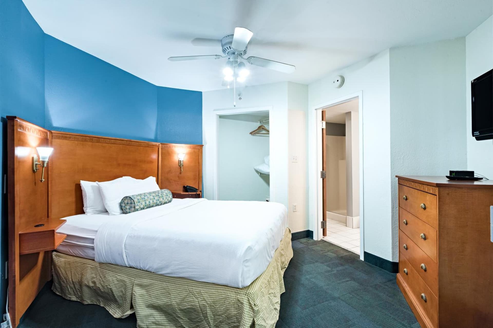 Ocean Sands Resort, Oceanfront, Virginia Beach by Vacatia gallery photo in Virginia Beach, VA — image 35