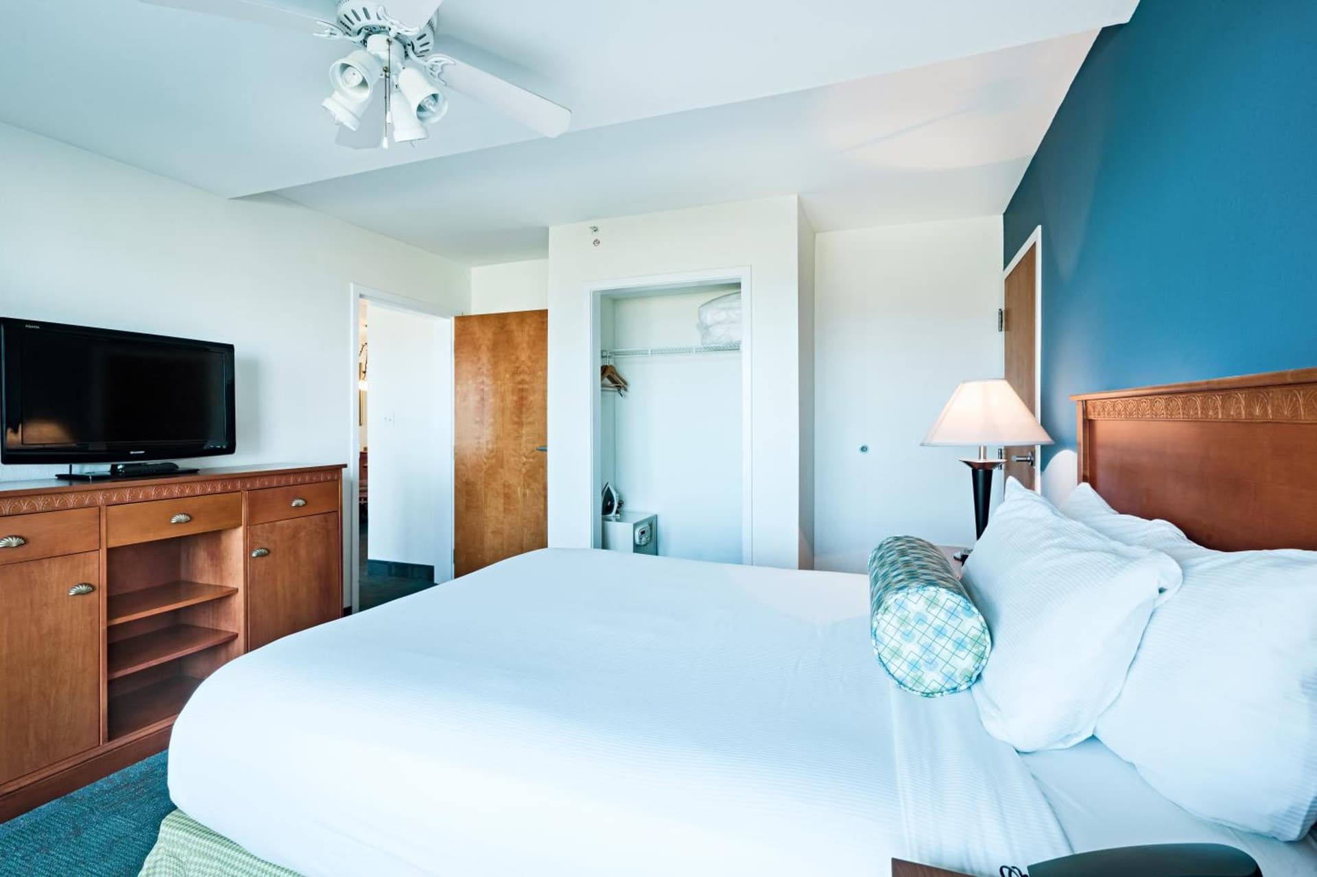 Ocean Sands Resort, Oceanfront, Virginia Beach by Vacatia gallery photo in Virginia Beach, VA — image 31