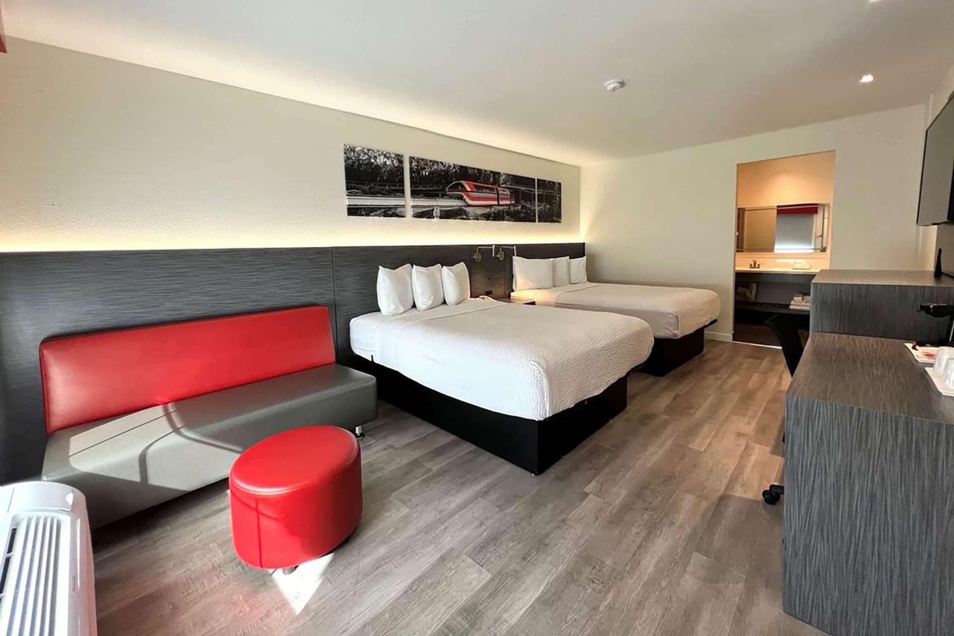 Ramada by Wyndham Anaheim Convention Center gallery photo in Anaheim, CA — image 79
