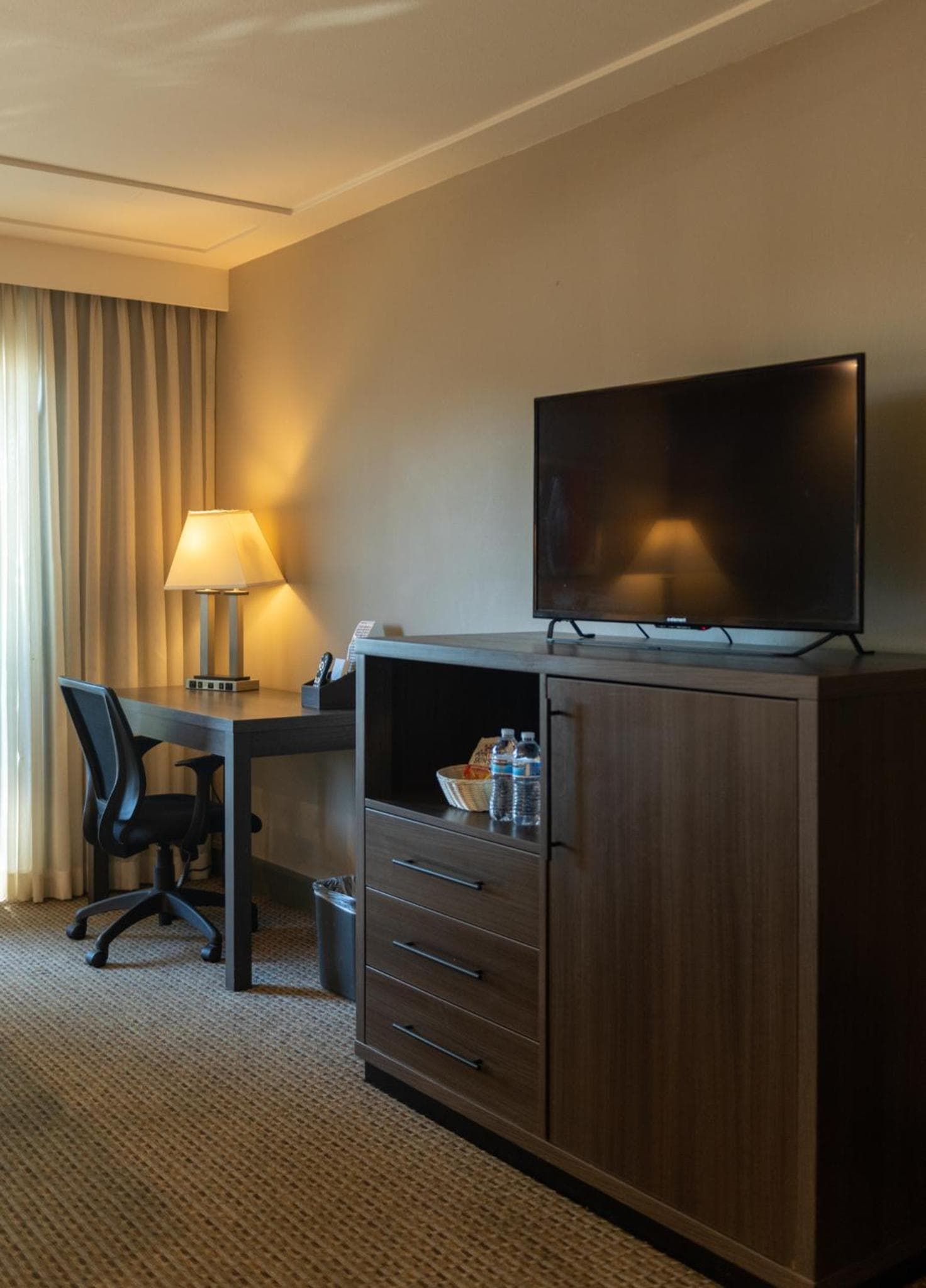 GreenTree Inn & Suites Los Angeles - Alhambra - Pasadena gallery photo in Alhambra, CA — image 16